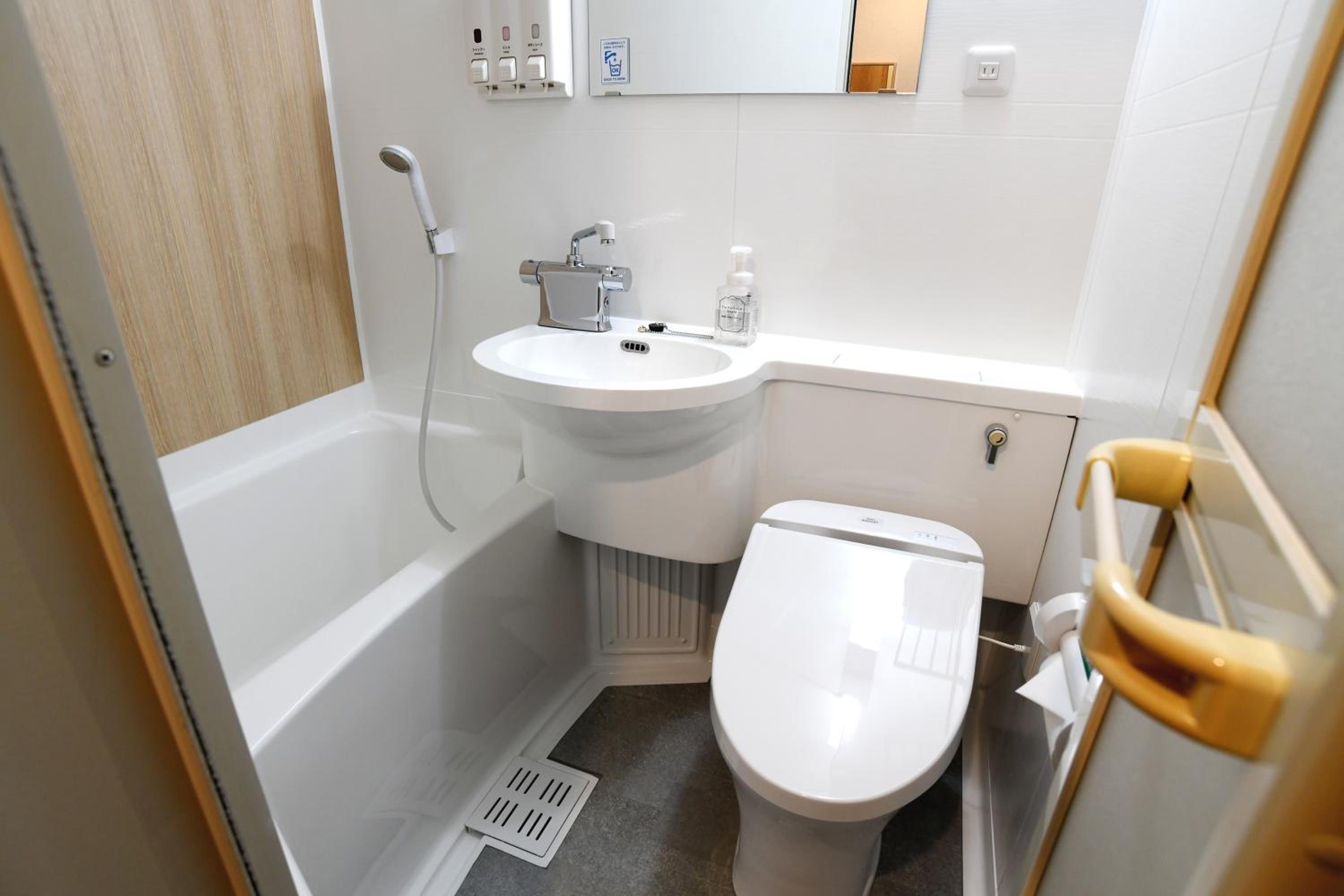 Double Room with Small Double Bed - Smoking photo 2