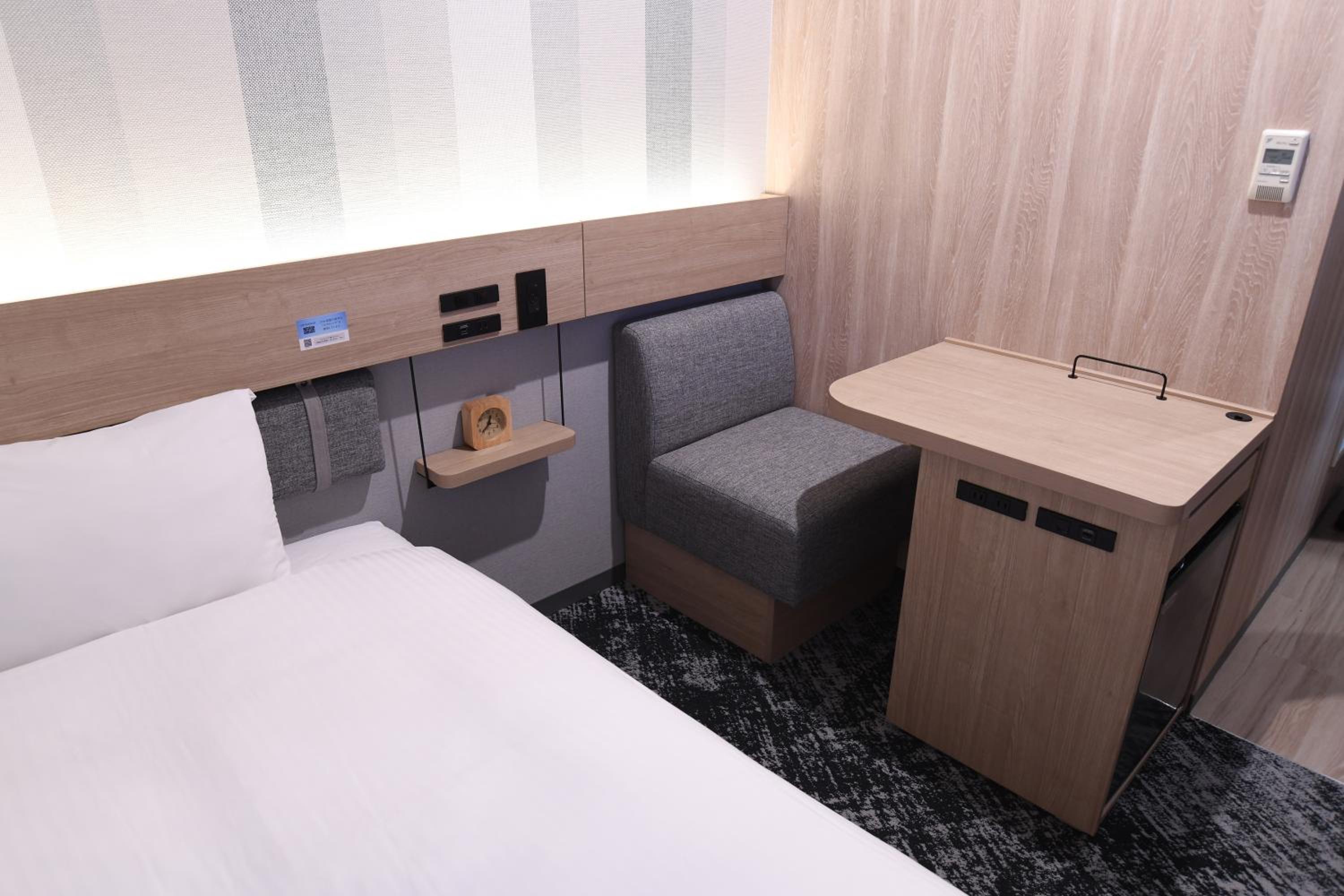 Double Room with Small Double Bed - Smoking photo 3