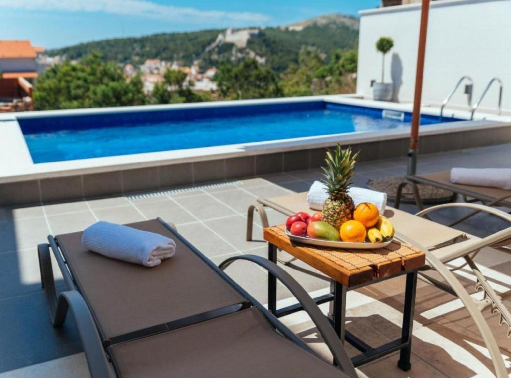One-Bedroom Apartment with Balcony and Sea View photo 2