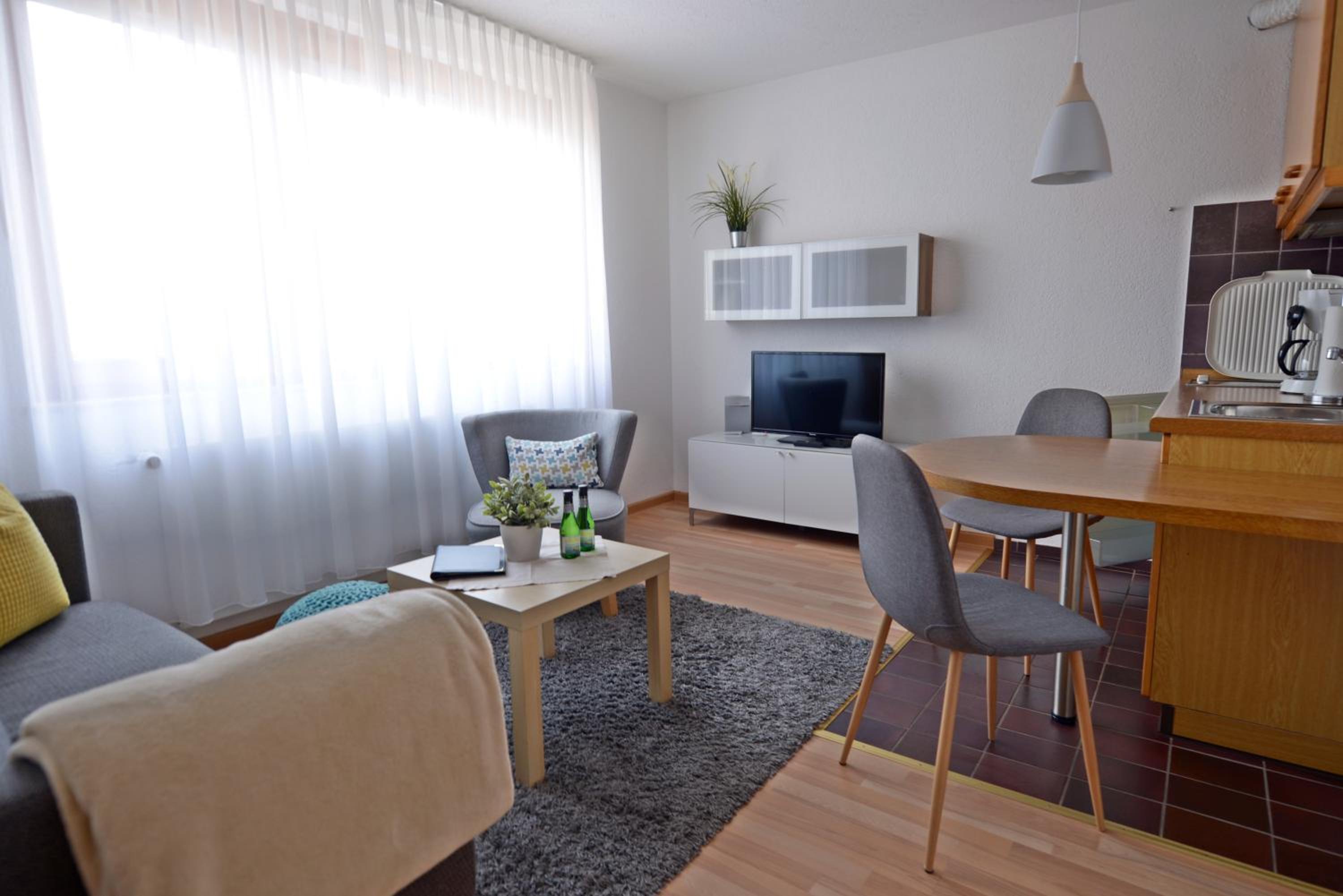 One-Bedroom Apartment photo 1