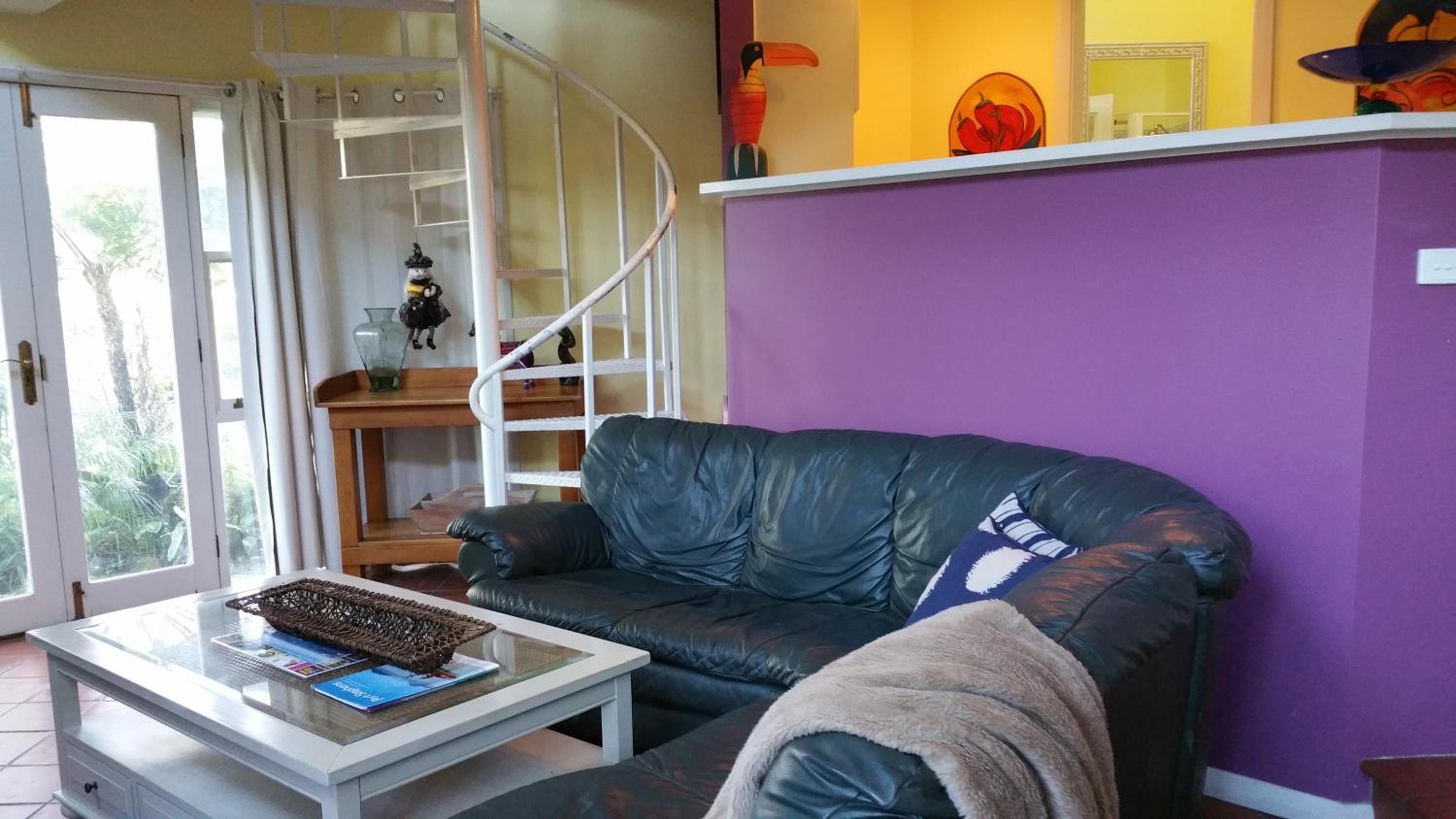 Split Level Apartment with Spiral Stairs, Spa And Open Fire - The Fairy House 
