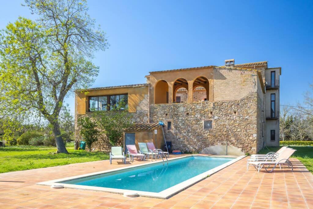 Eight-Bedroom House photo 3