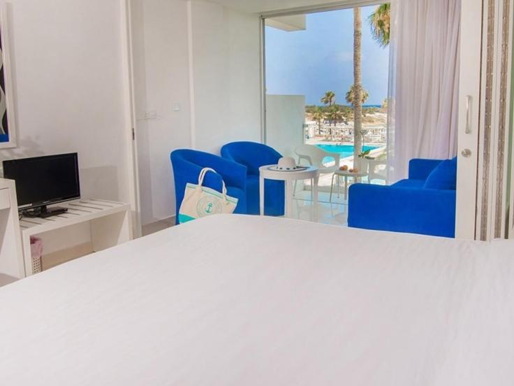 Family Room with Pool View photo 2