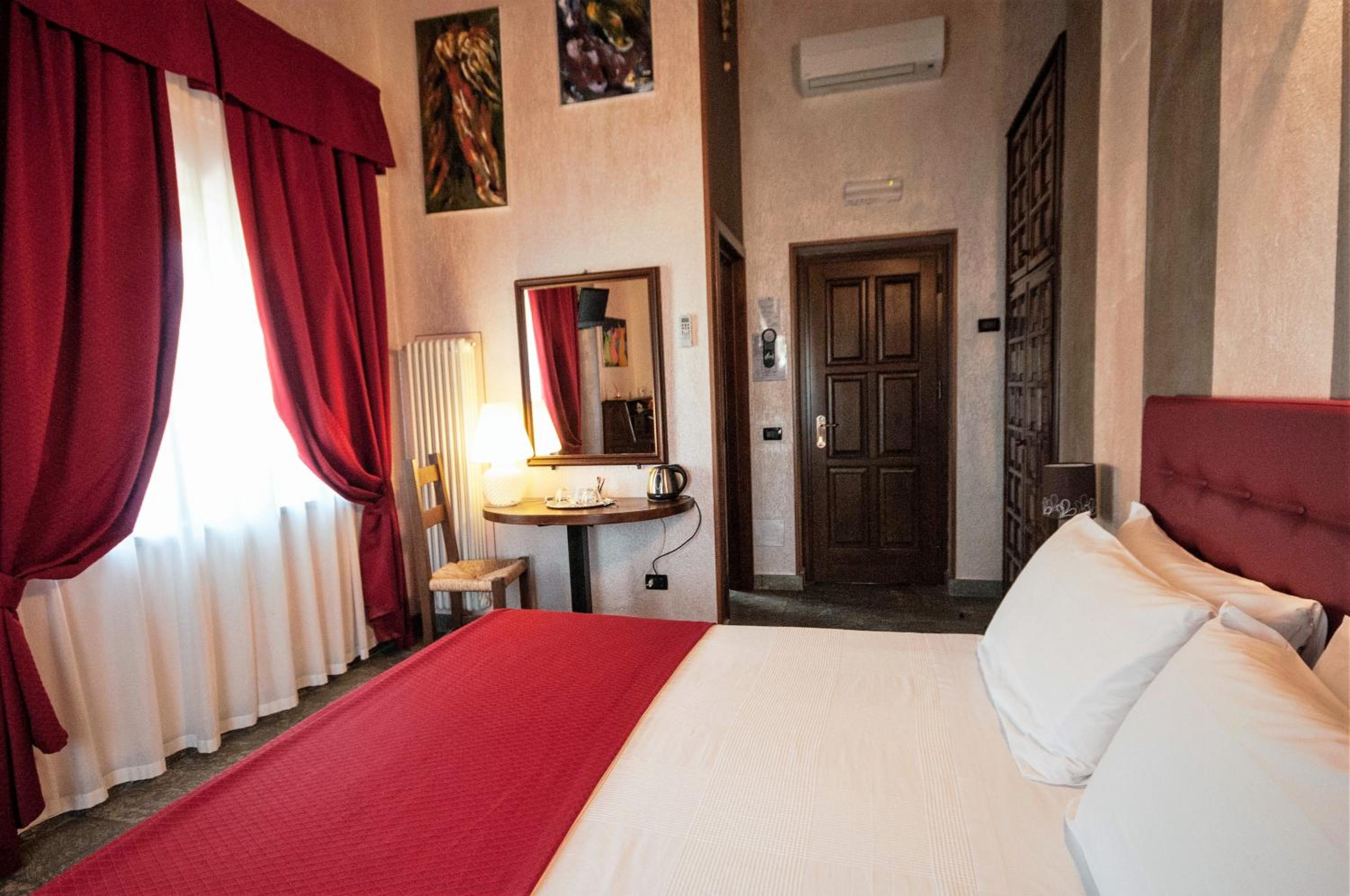 Double Room - Photo 5