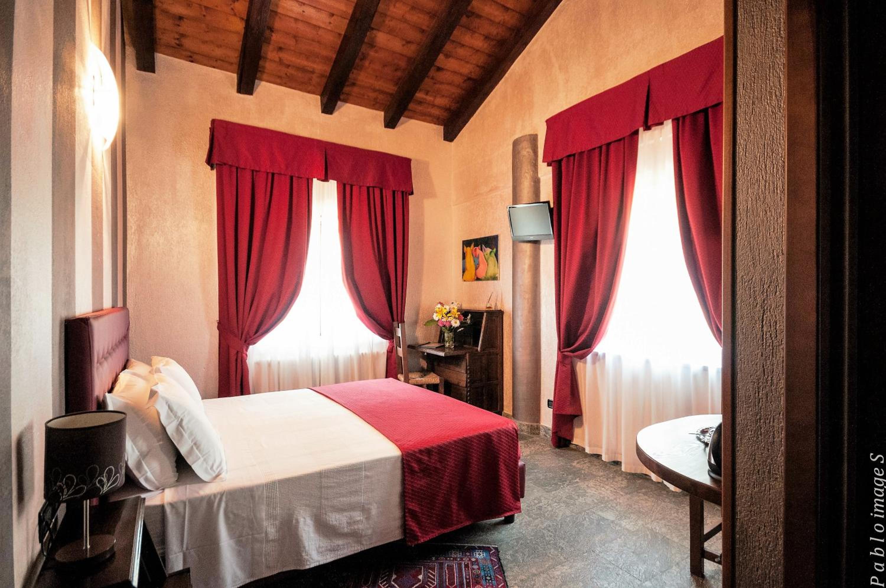 Double Room - Photo 3
