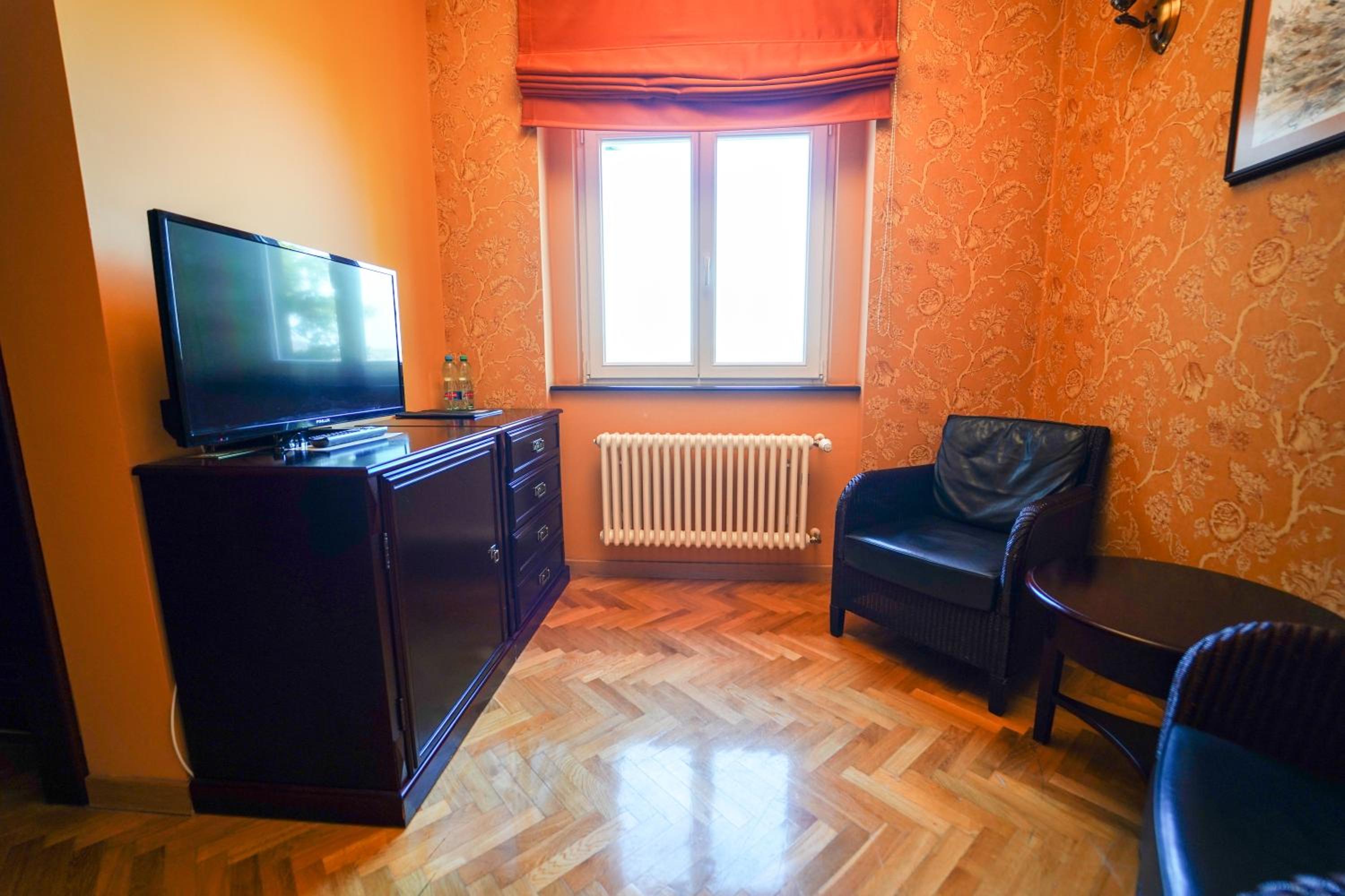 Standard Twin Room - Photo 5