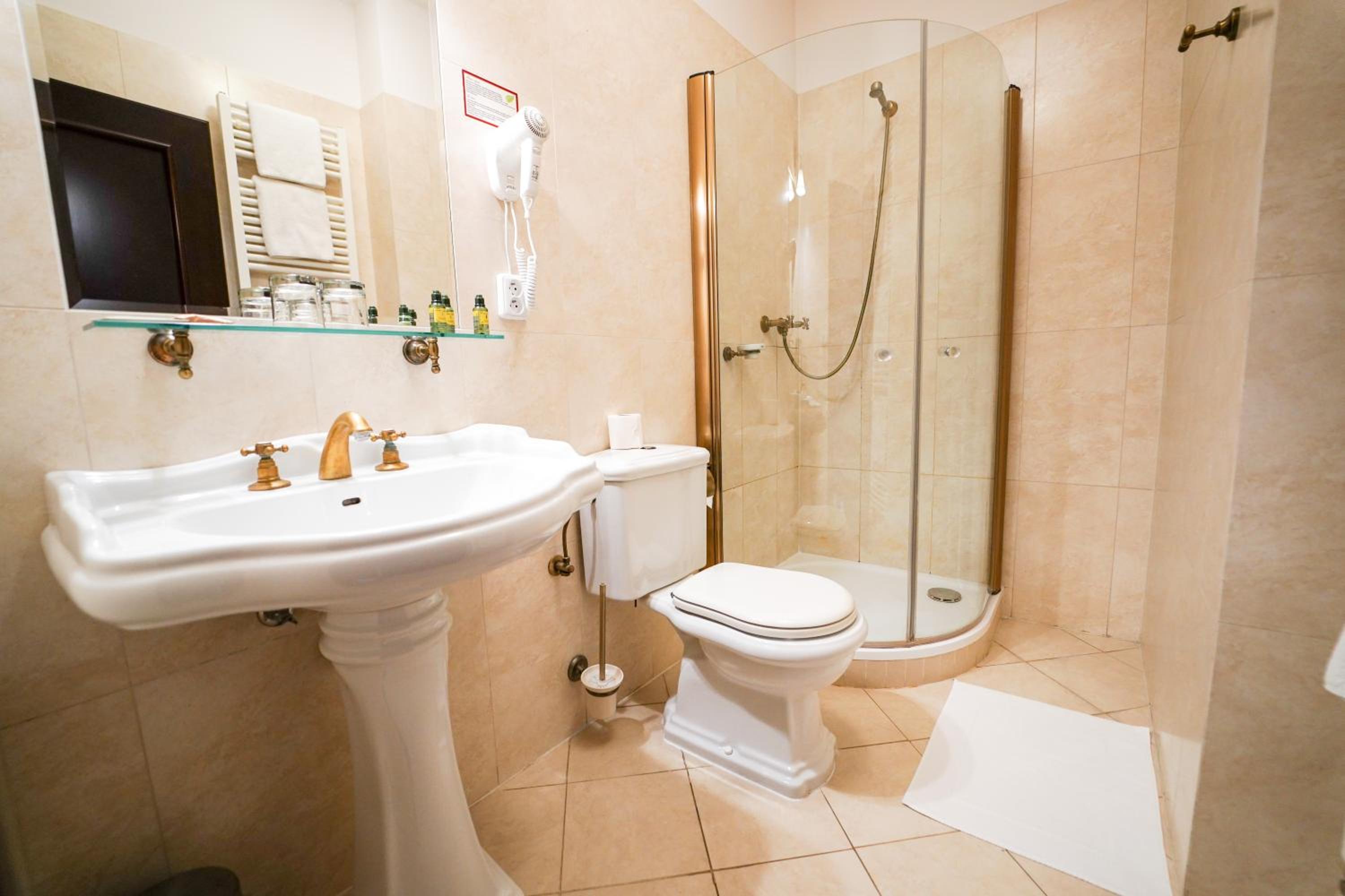Standard Twin Room - Photo 4