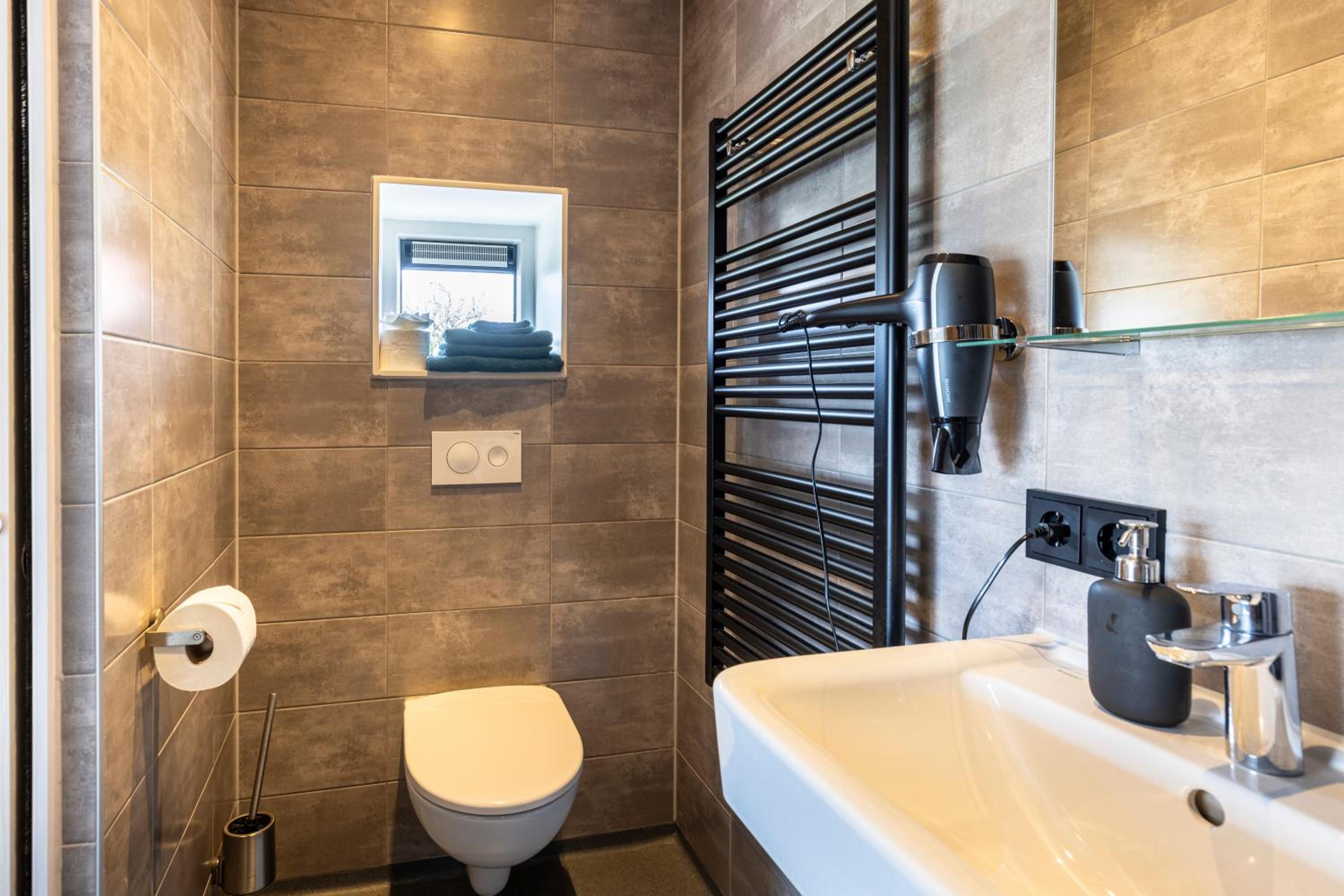 Deluxe King Room - Photo 2