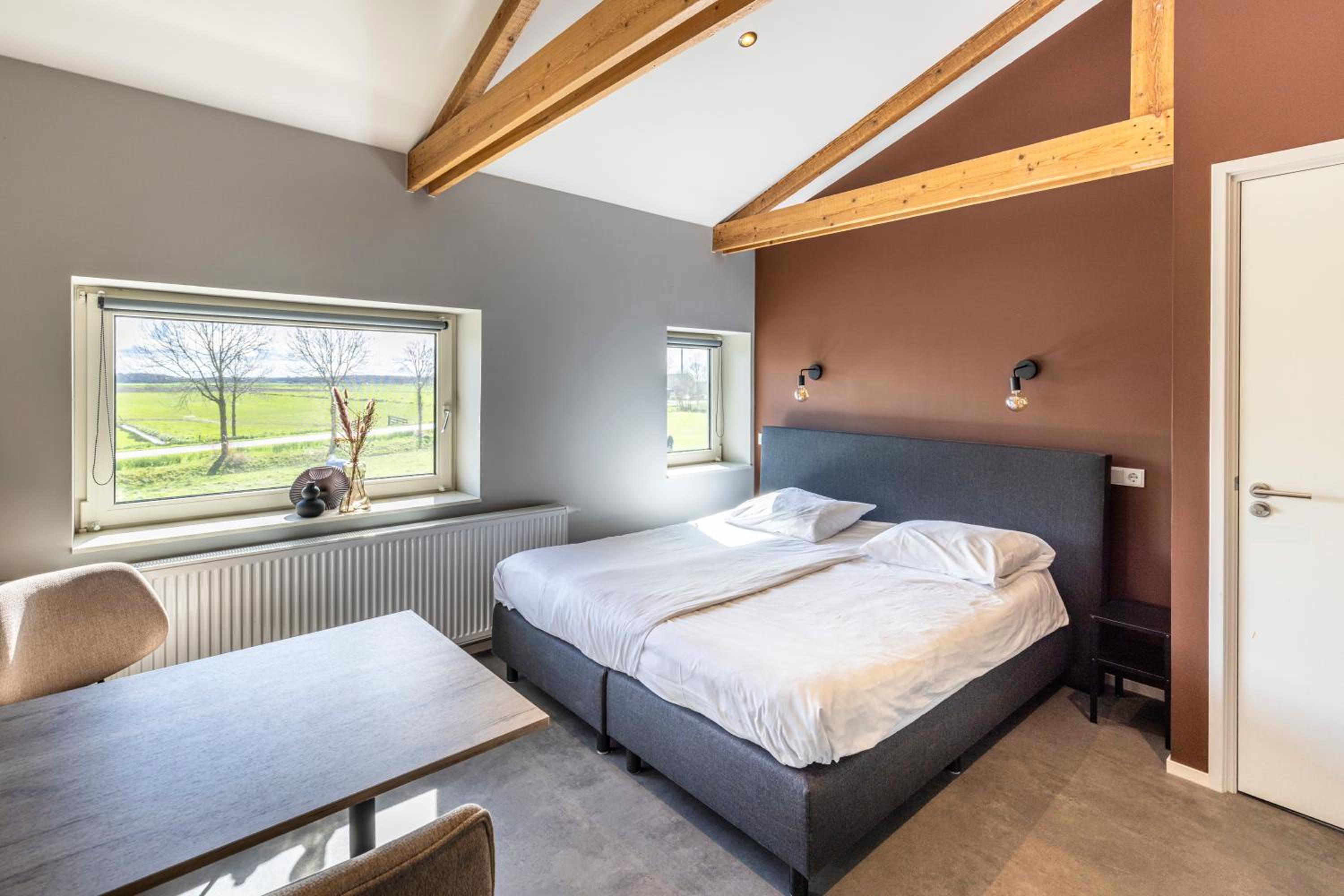 Deluxe King Room - Photo 1