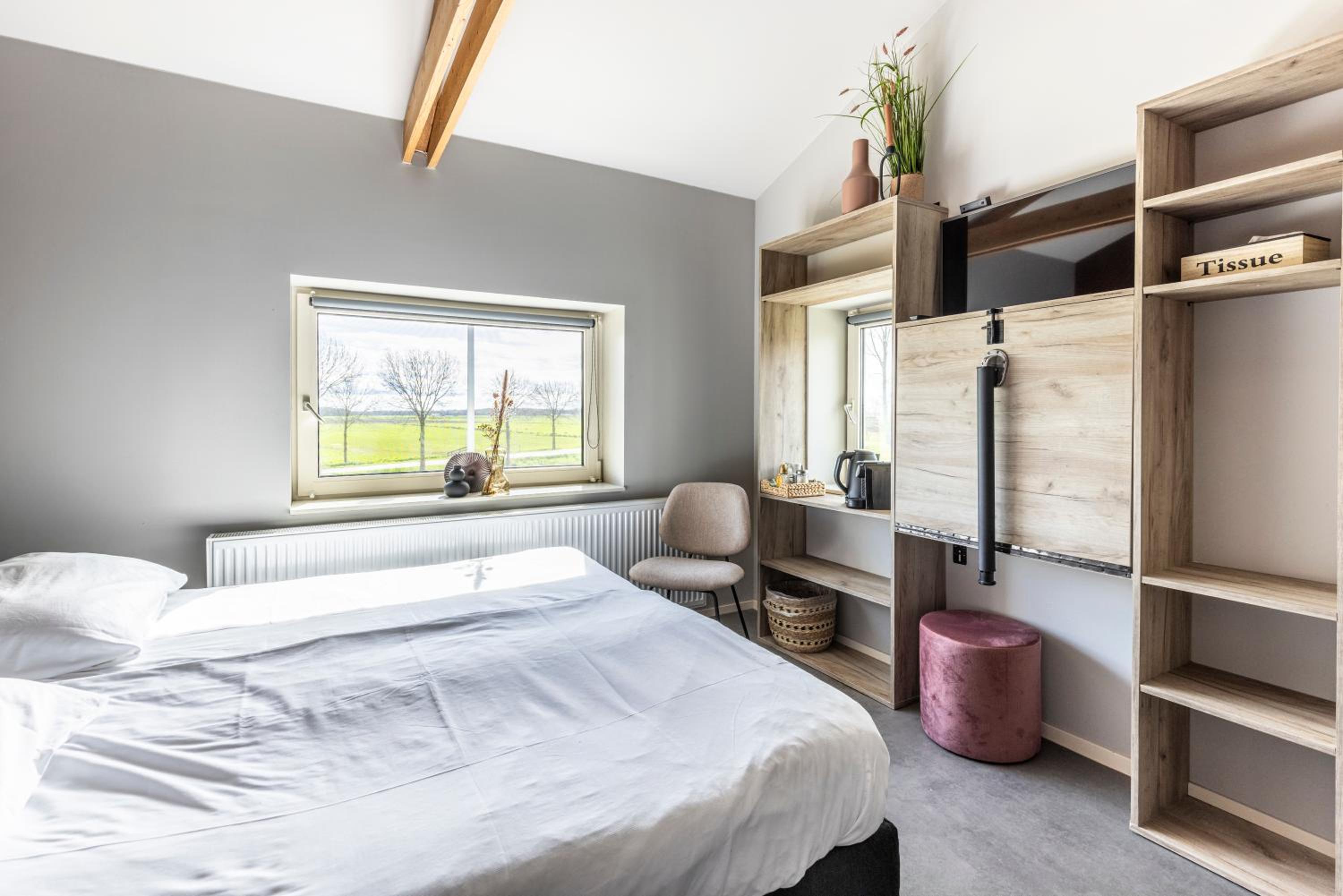 Double Room with Private Bathroom - Photo 8