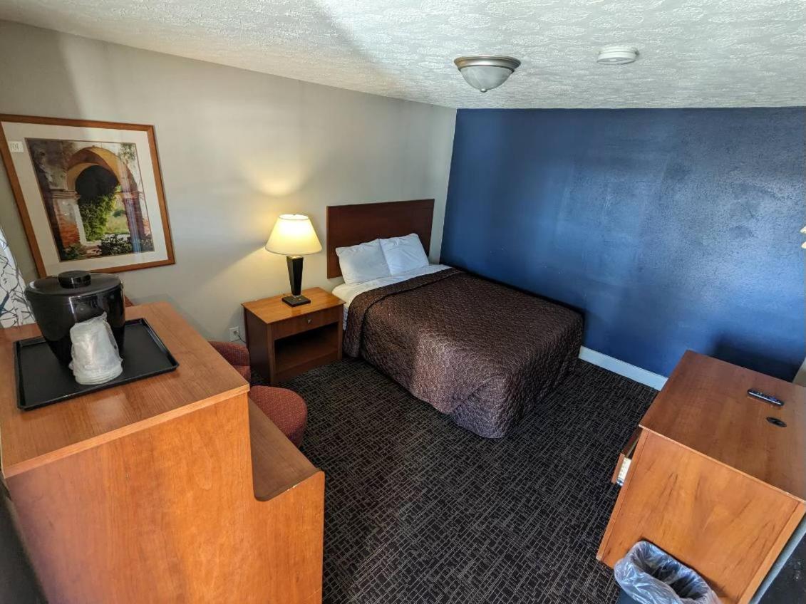 Queen Room photo 1