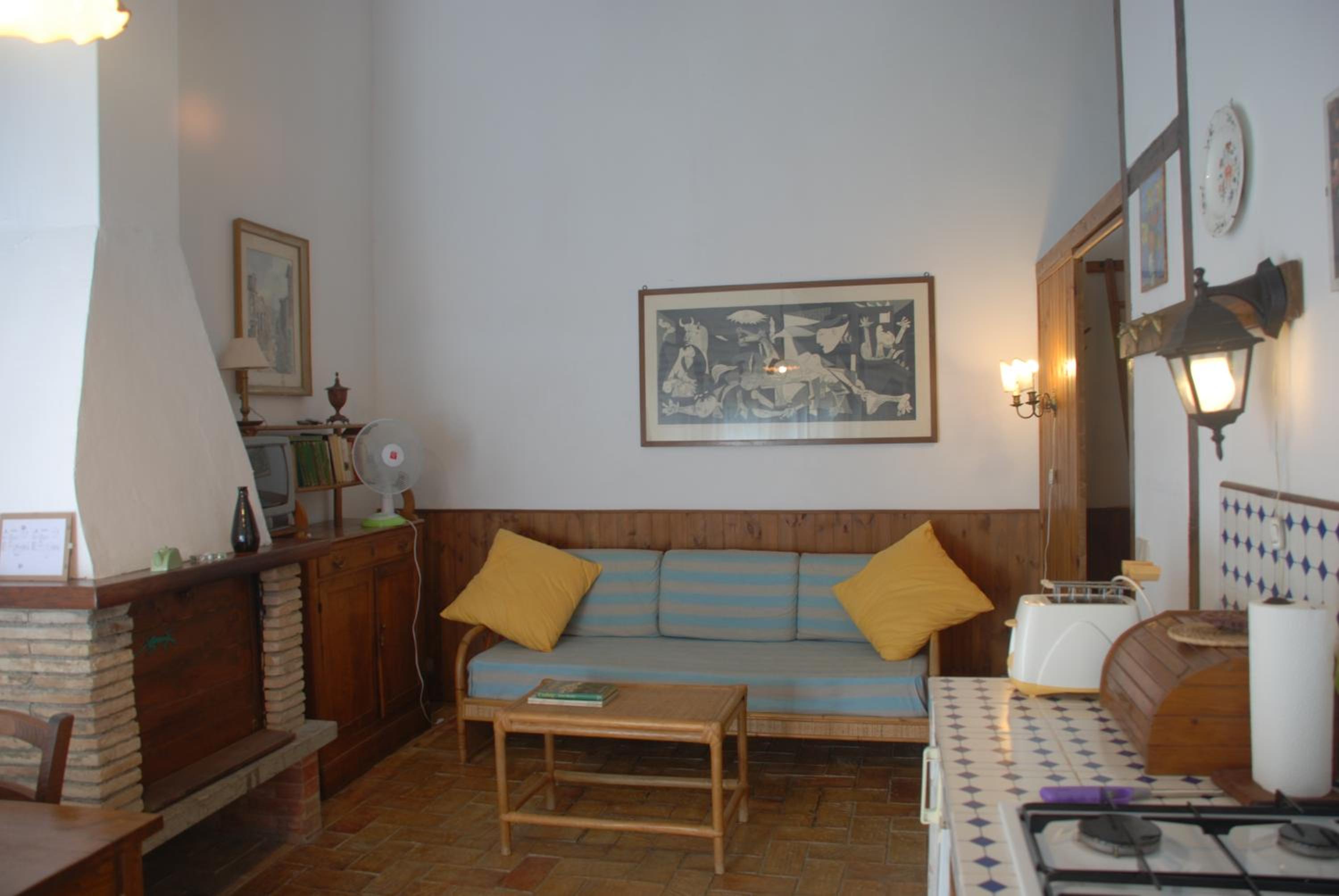 One-Bedroom Apartment photo 2