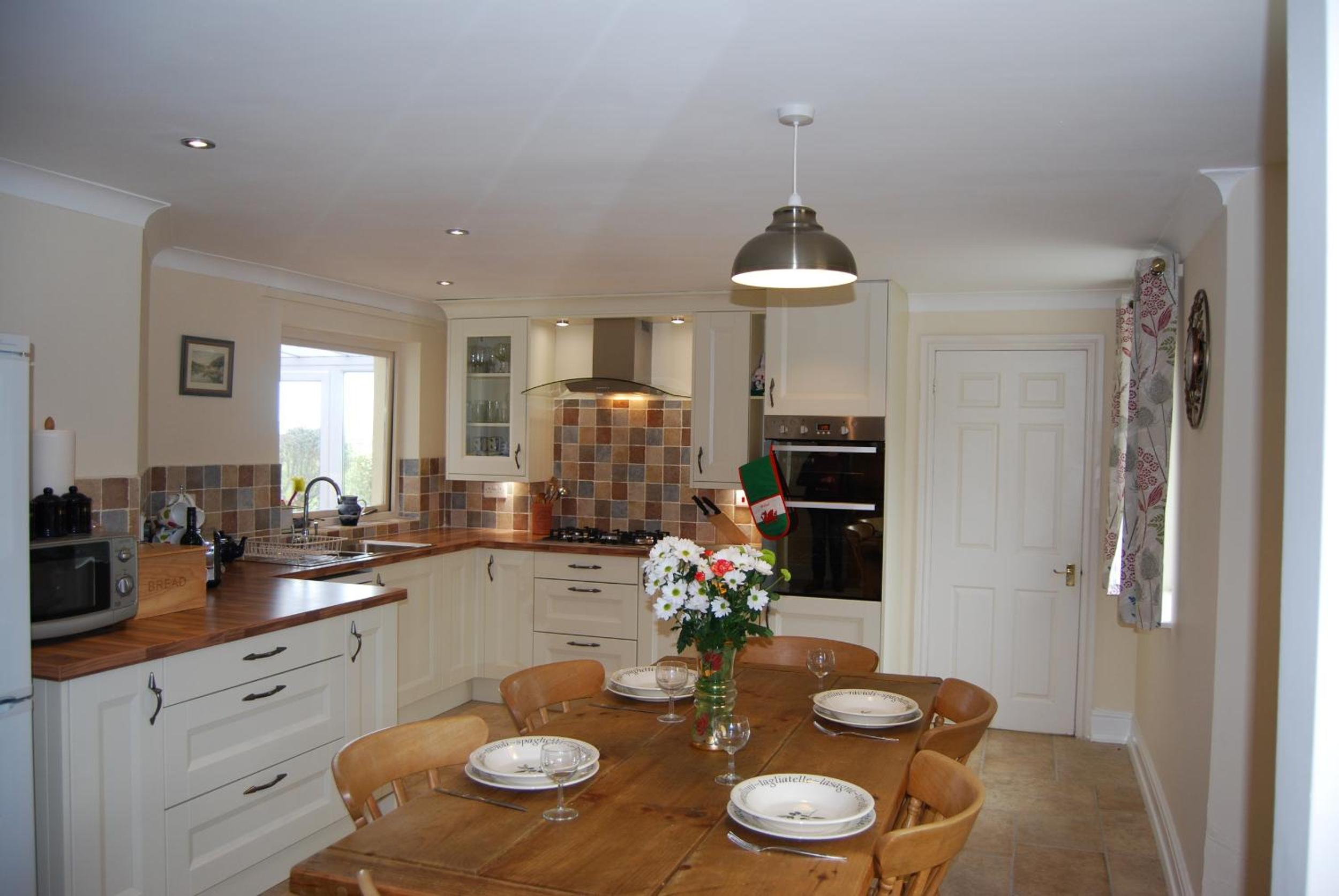 Four-Bedroom House photo 2