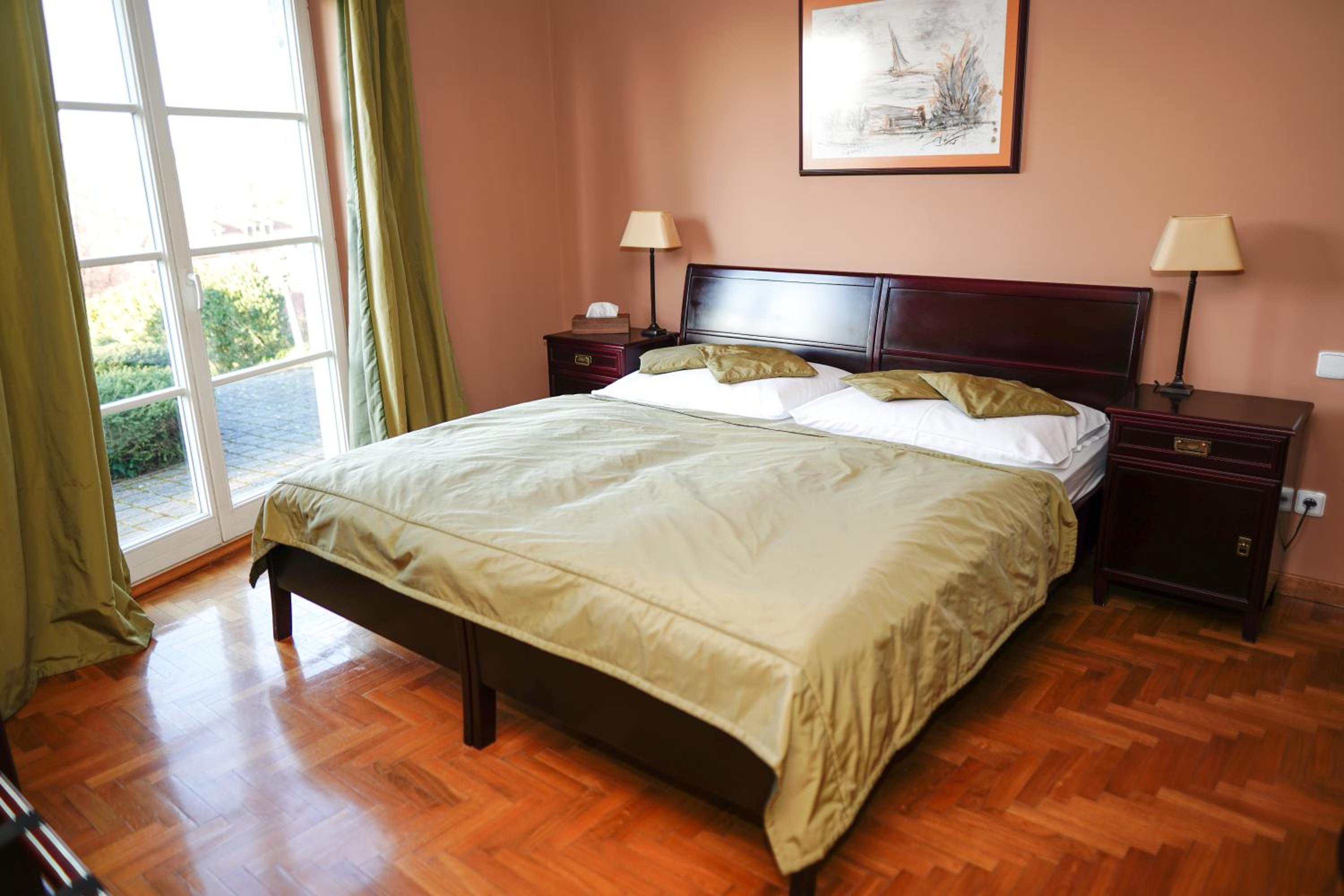 Deluxe Double or Twin Room - Photo 8