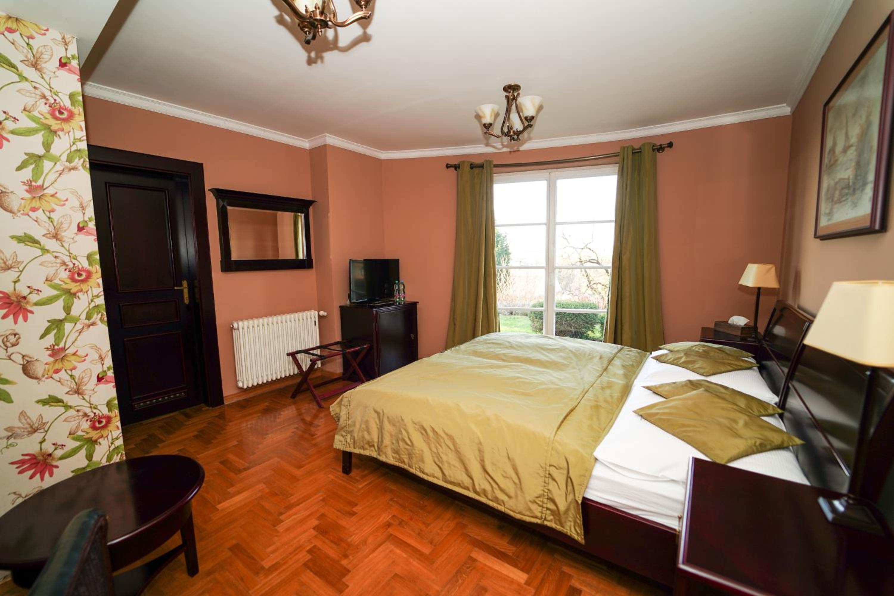 Deluxe Double or Twin Room - Photo 11