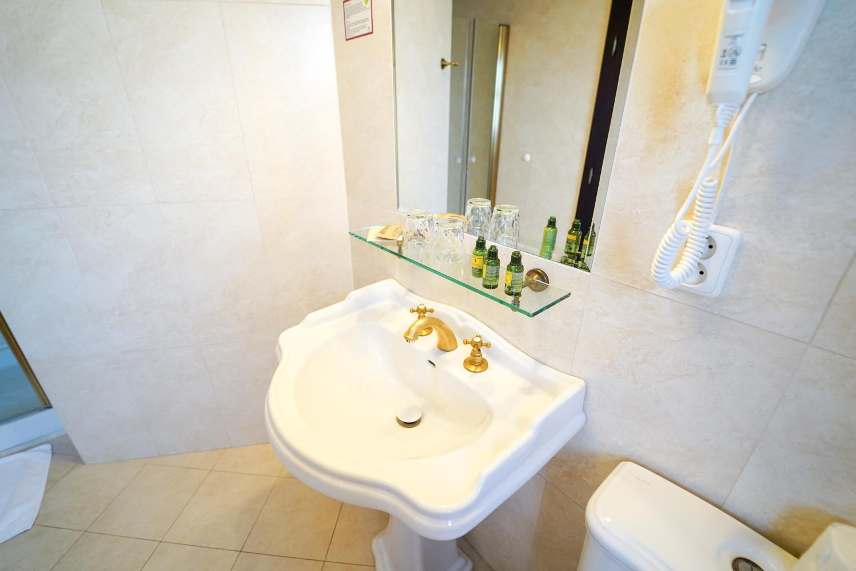 Deluxe Double or Twin Room - Photo 2