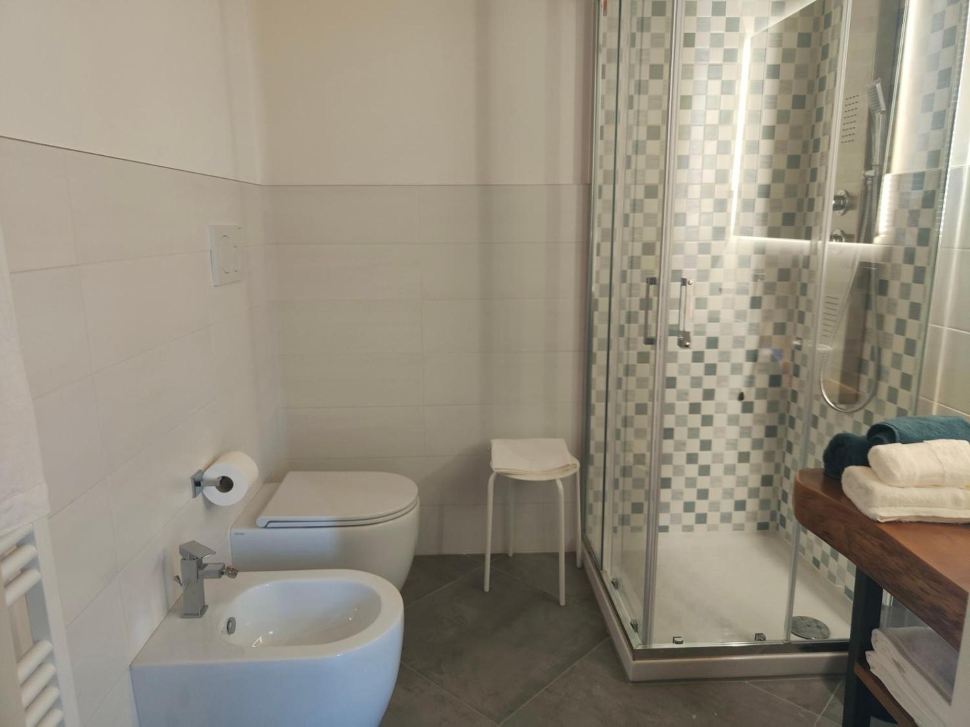 Twin Room with Private Bathroom photo 2