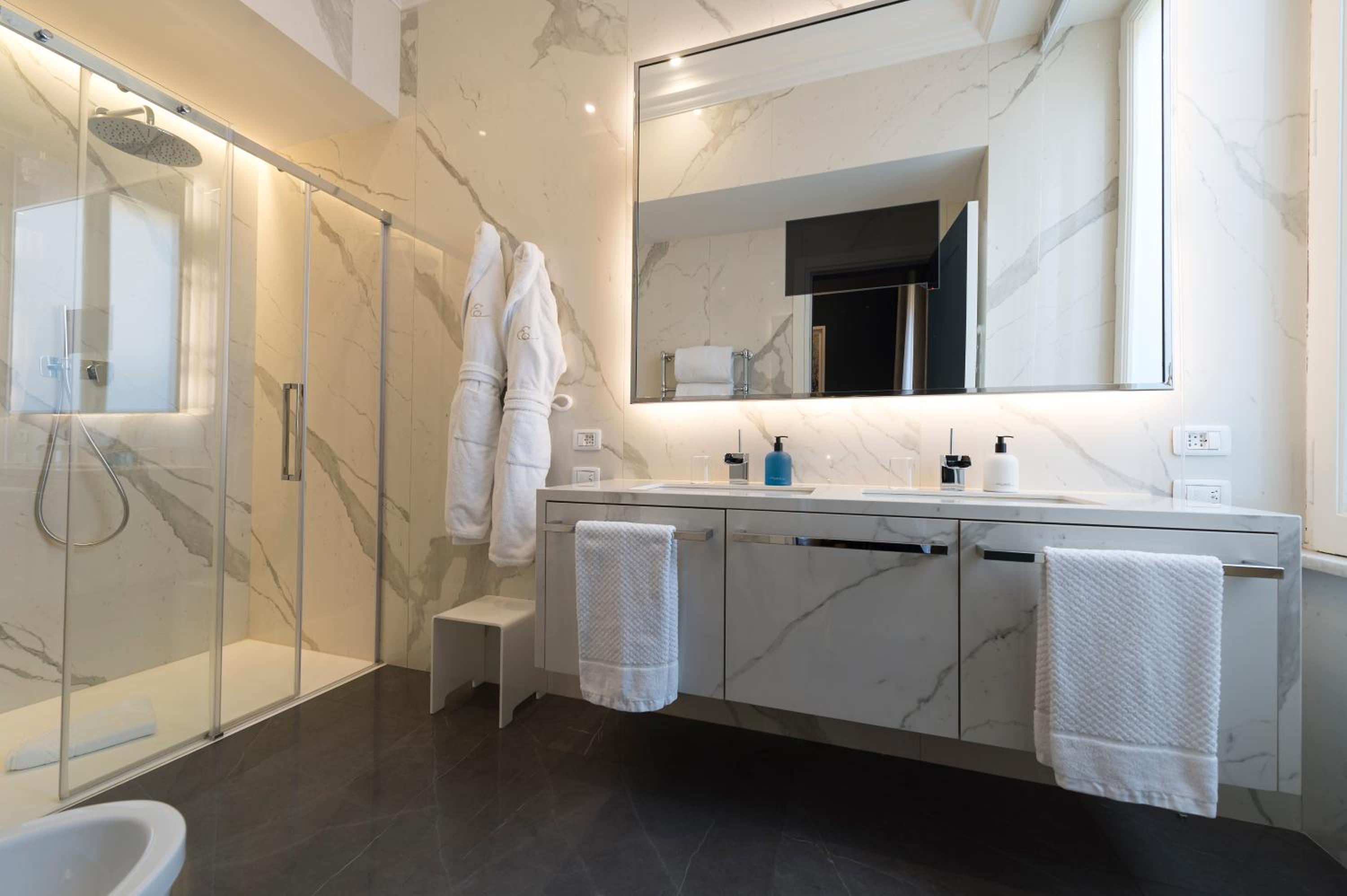 Superior Double or Twin Room photo 3