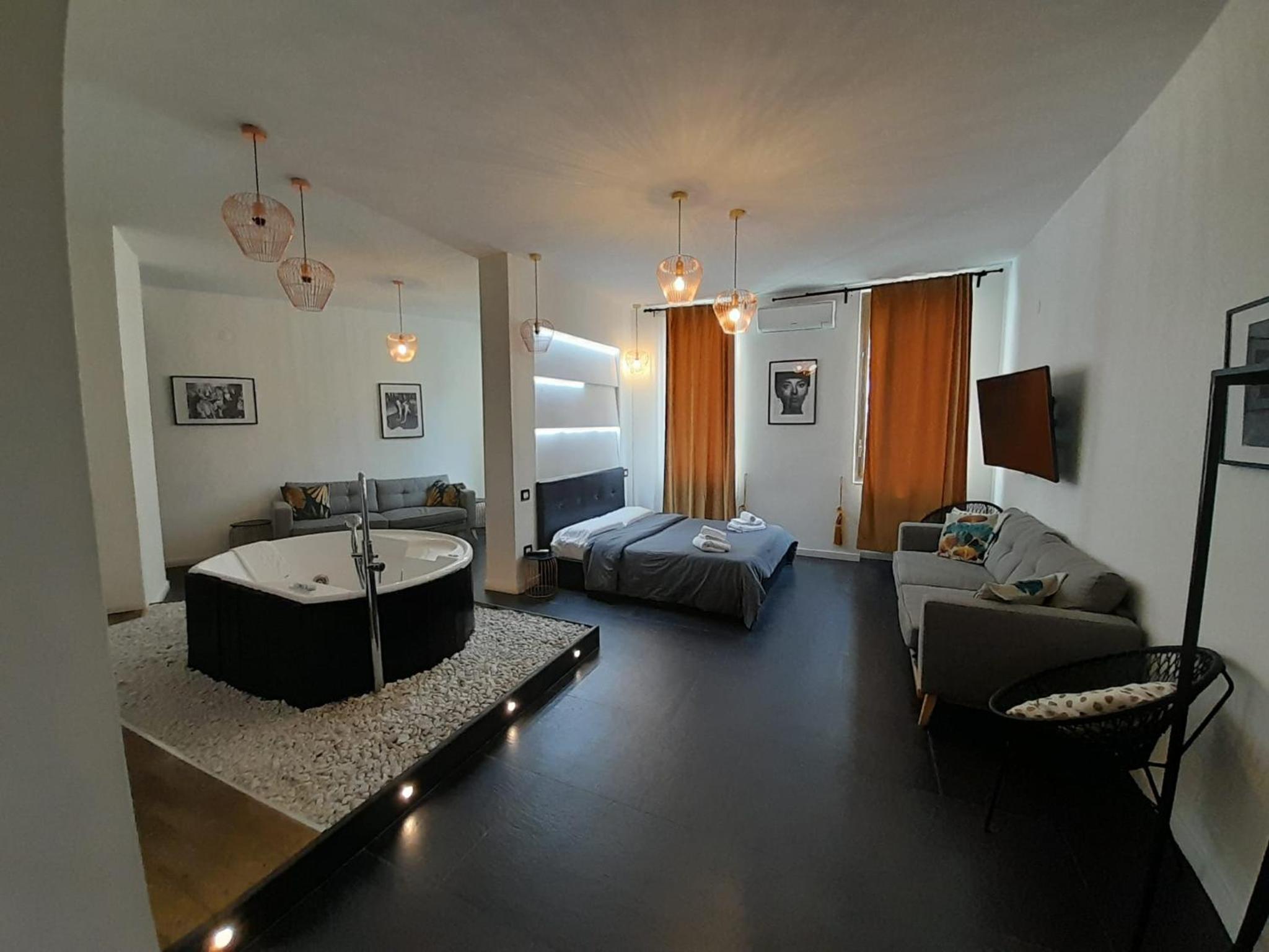Deluxe Suite With Spa Bath