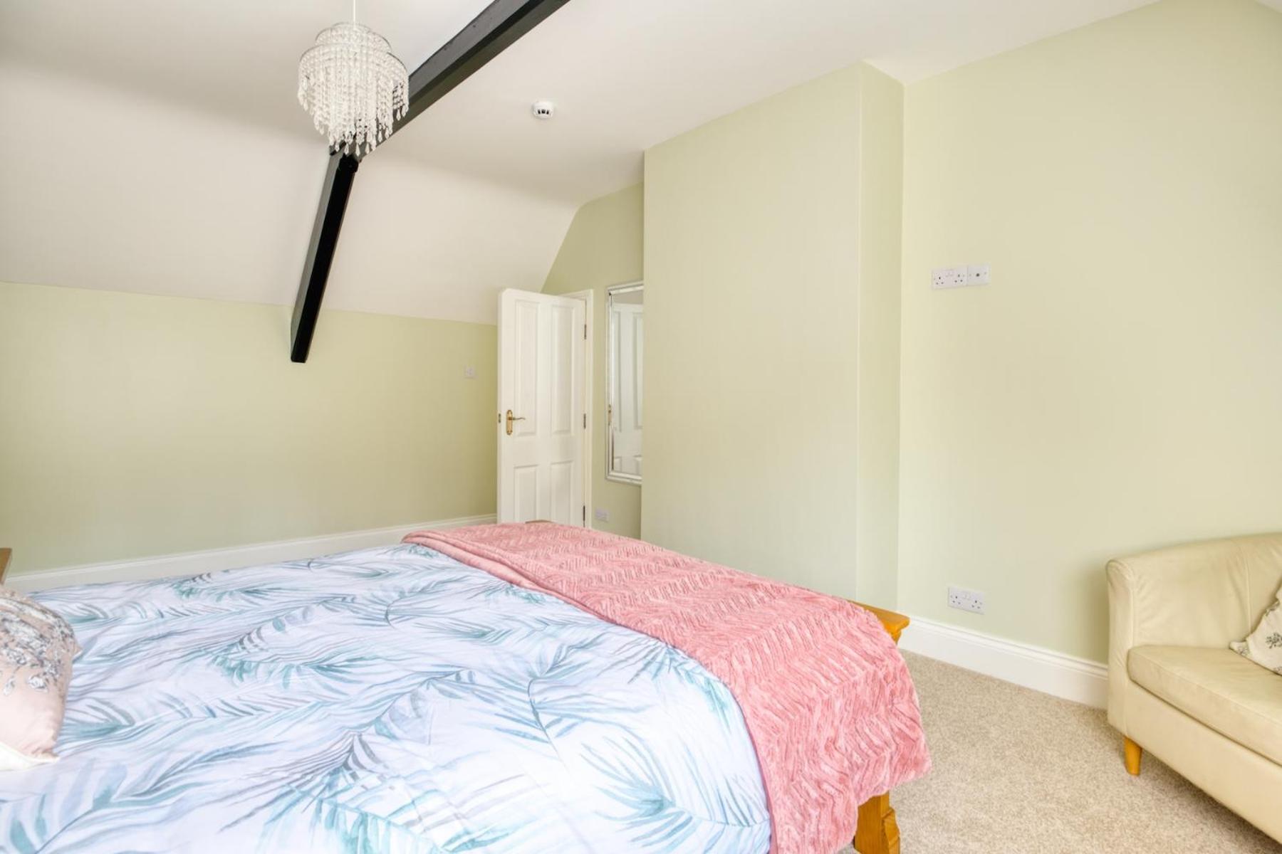 Three-Bedroom House photo 1