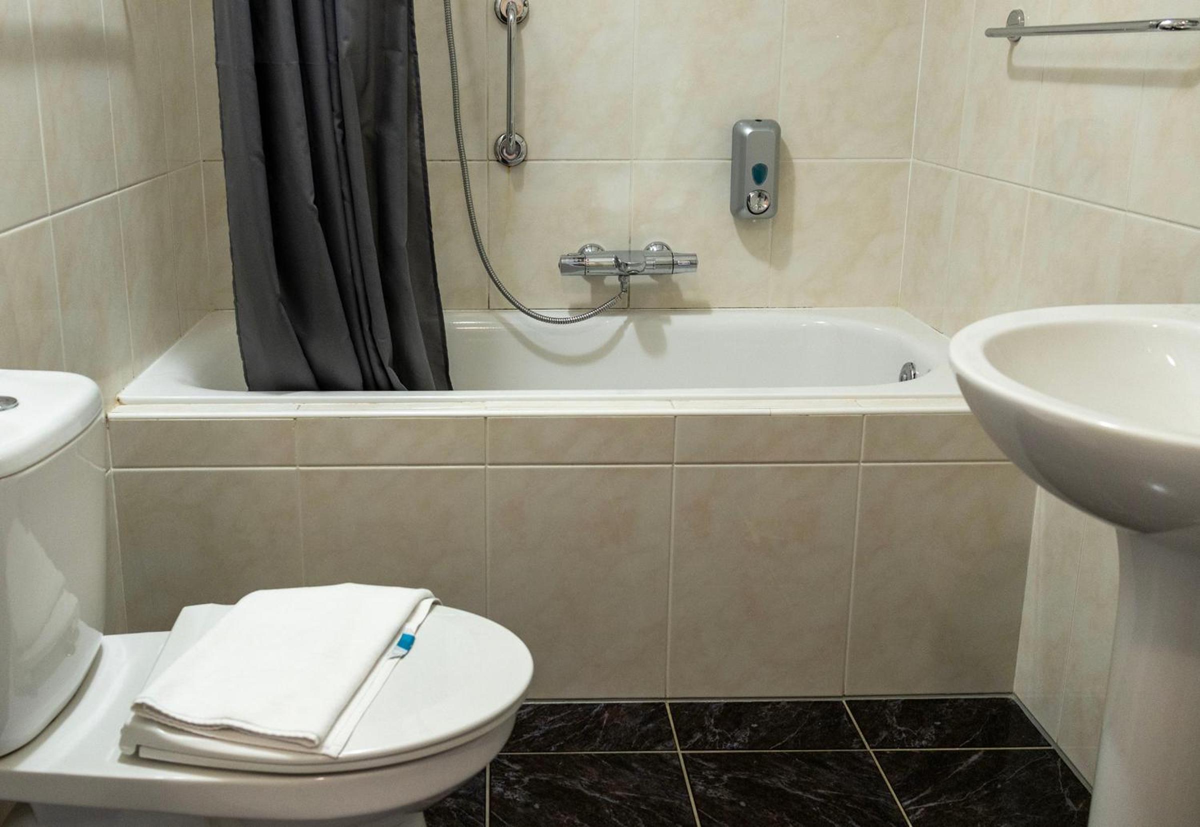 Double Room - Photo 6