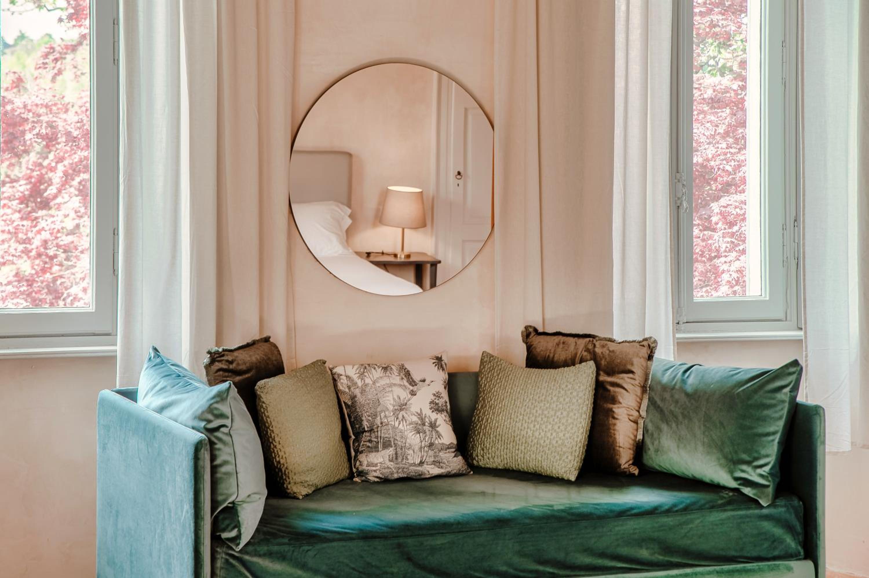 Suite - Photo 1