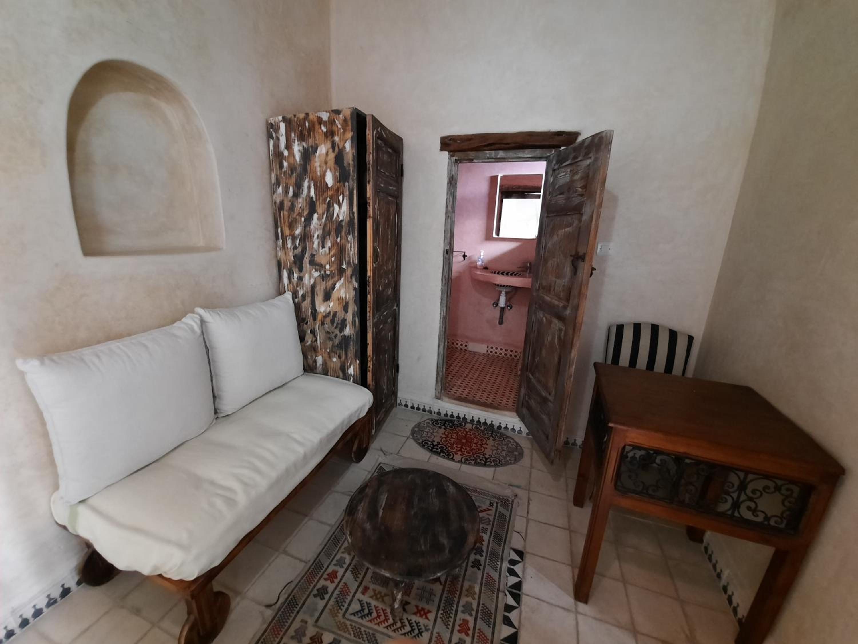 Double Room - Photo 8