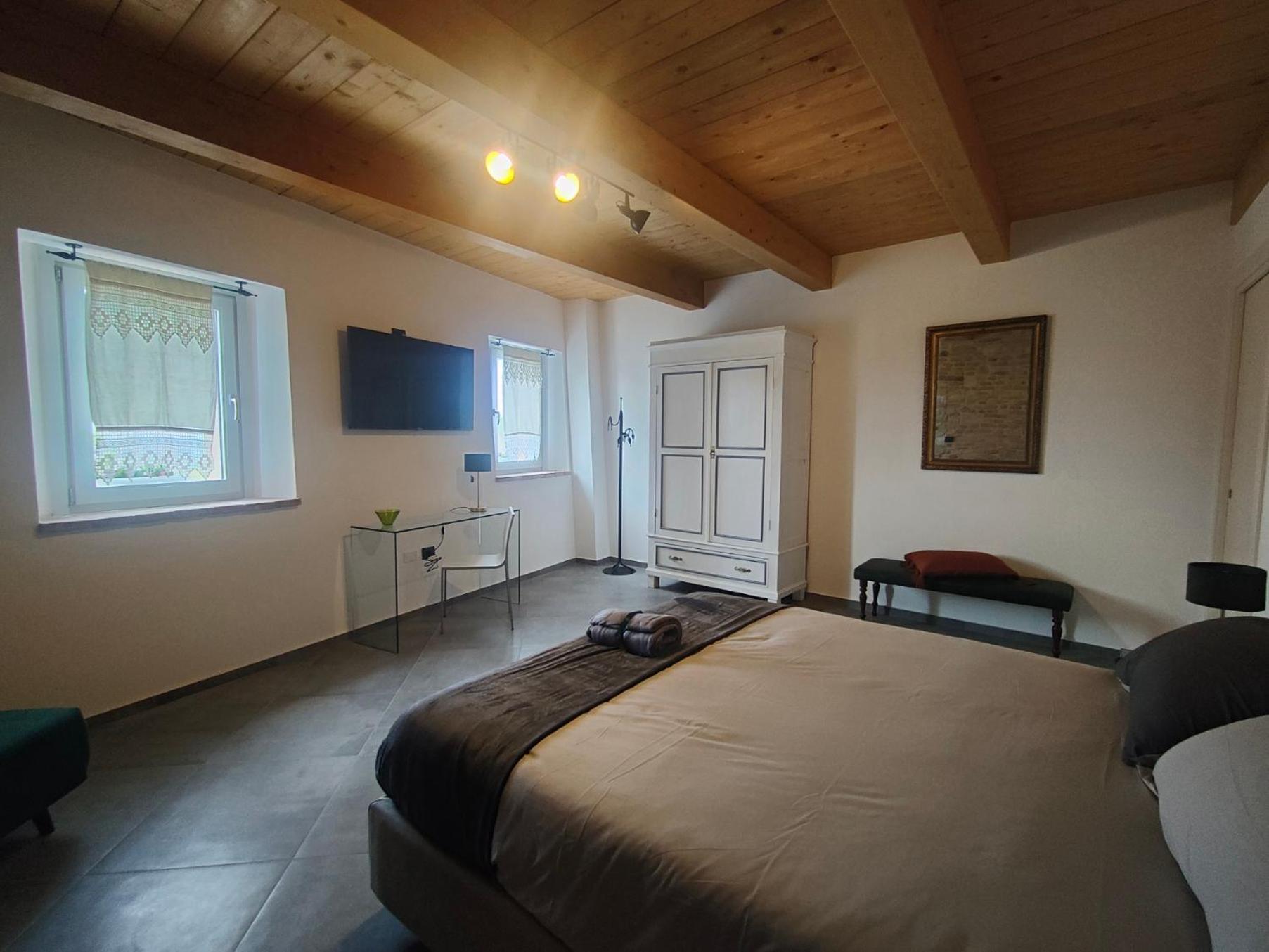 Double Room with Private Bathroom photo 1