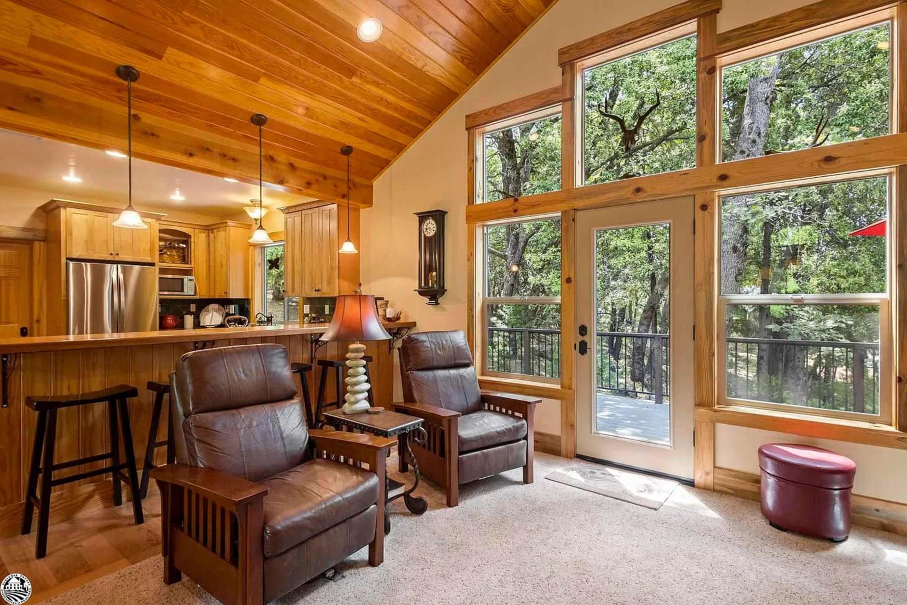 Four-Bedroom House photo 2