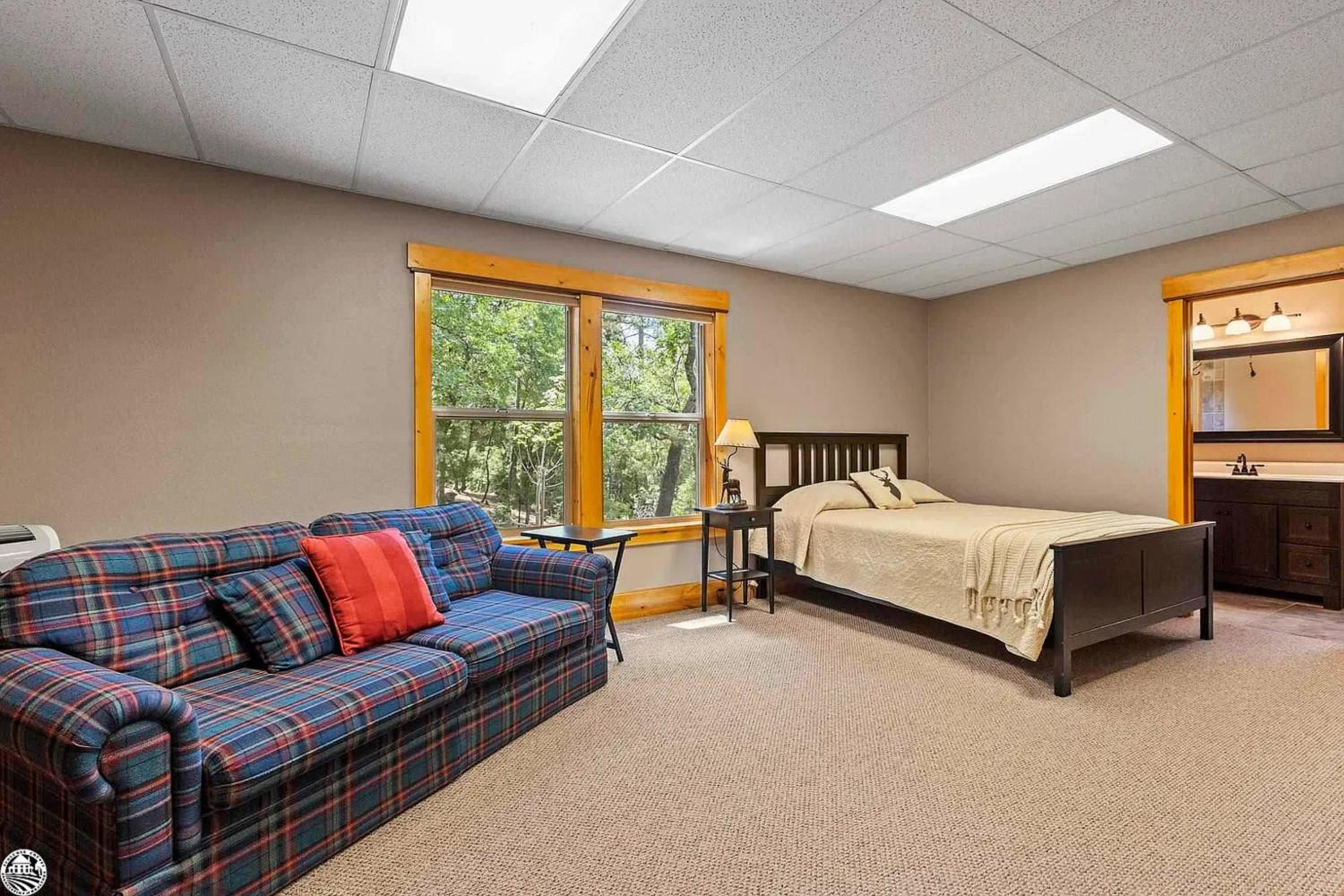 Four-Bedroom House photo 3