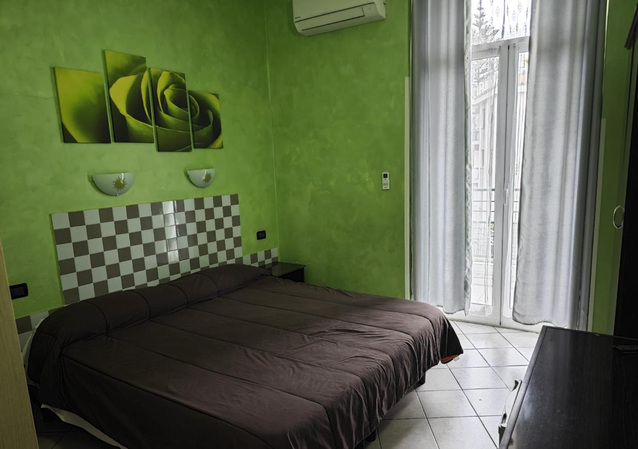 Double Room - Photo 8