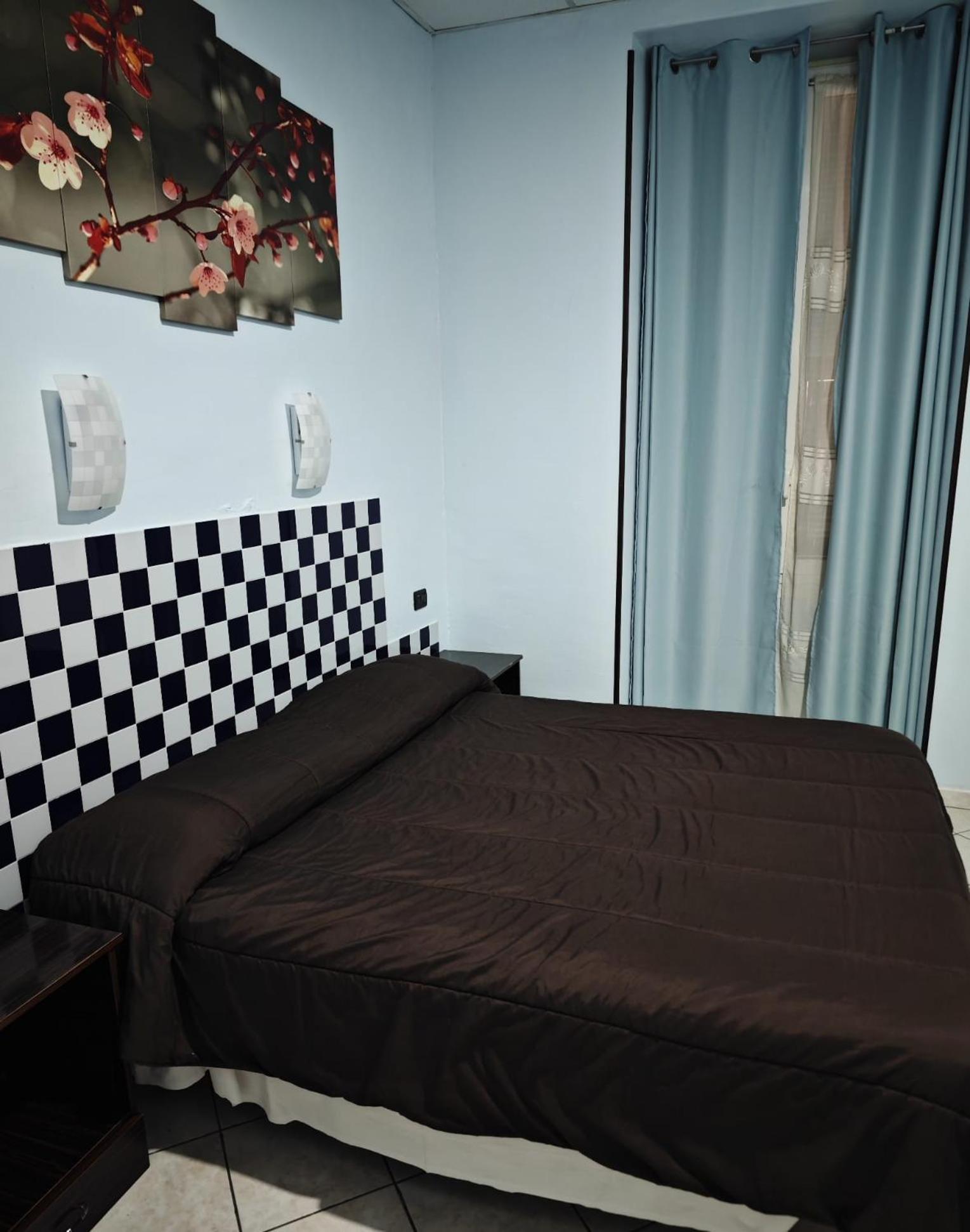 Double Room - Photo 9