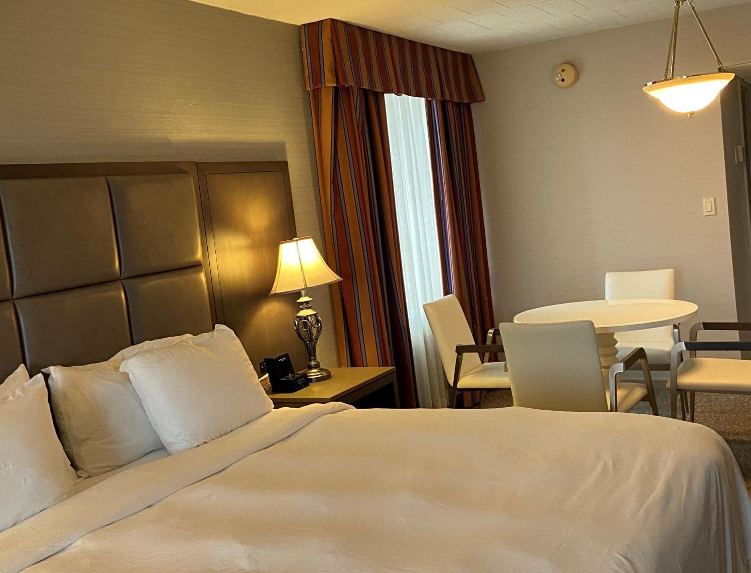 King Suite/ Sitting Area - Non Smoking - Photo 2
