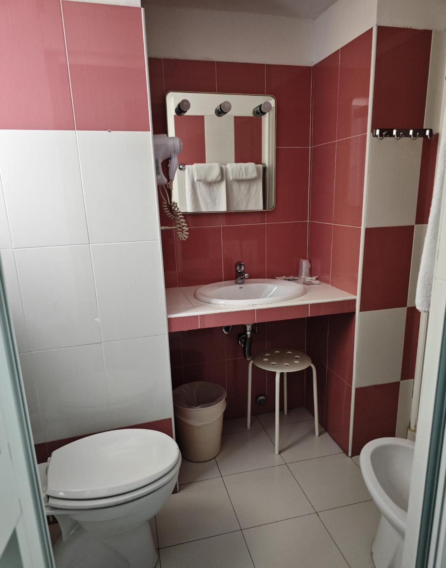 Double Room - Photo 2