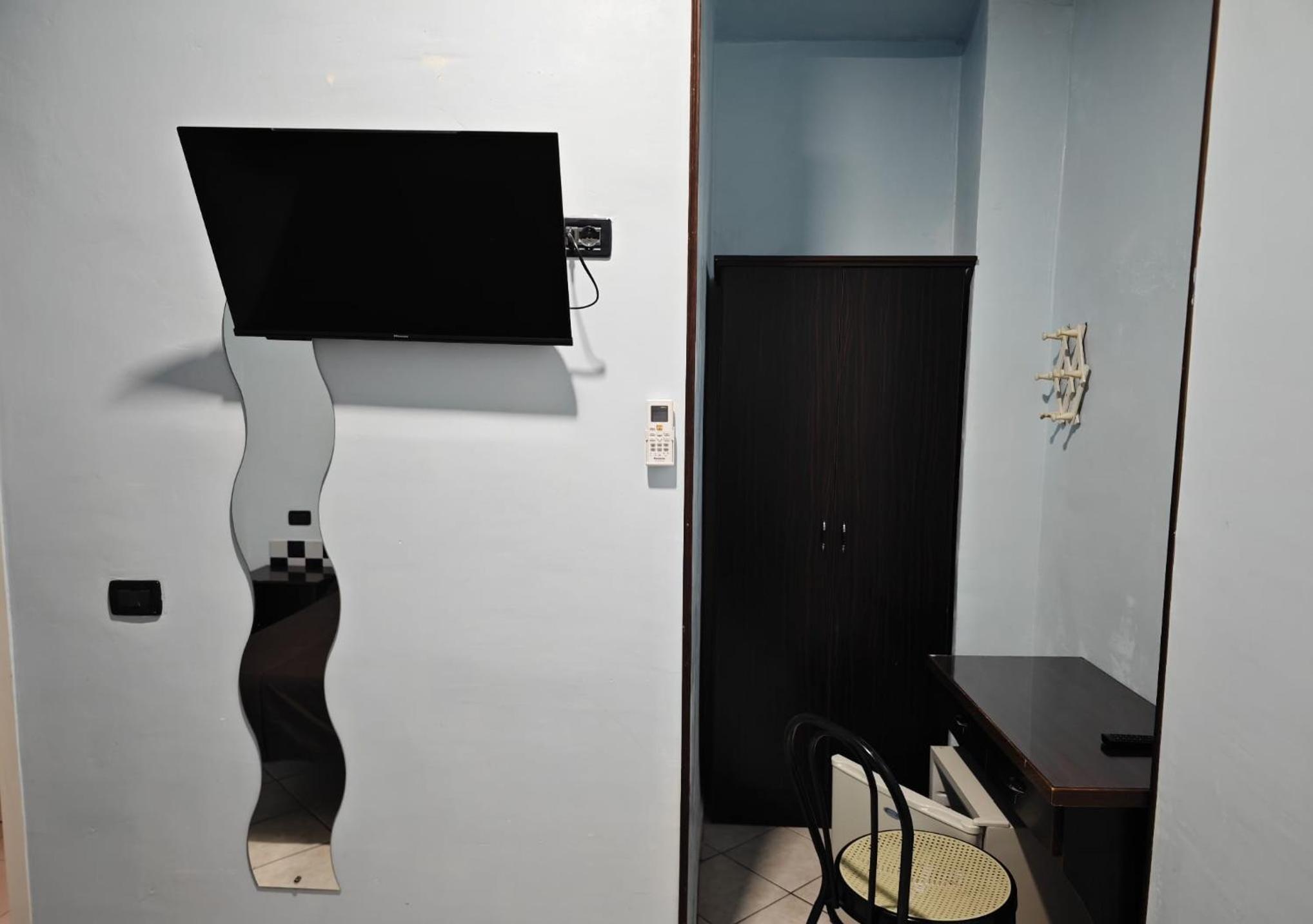 Double Room - Photo 6