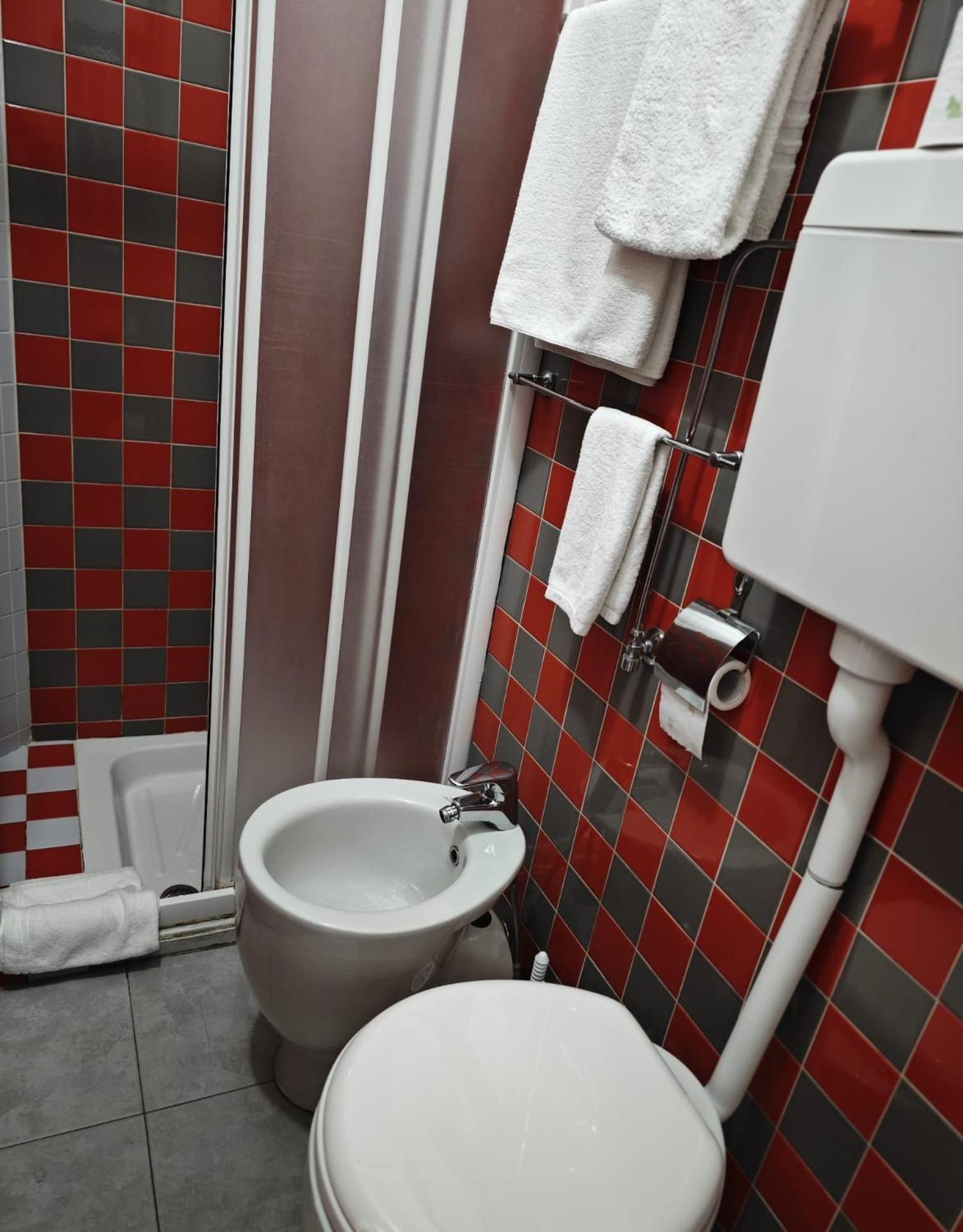 Small Single Room photo 2
