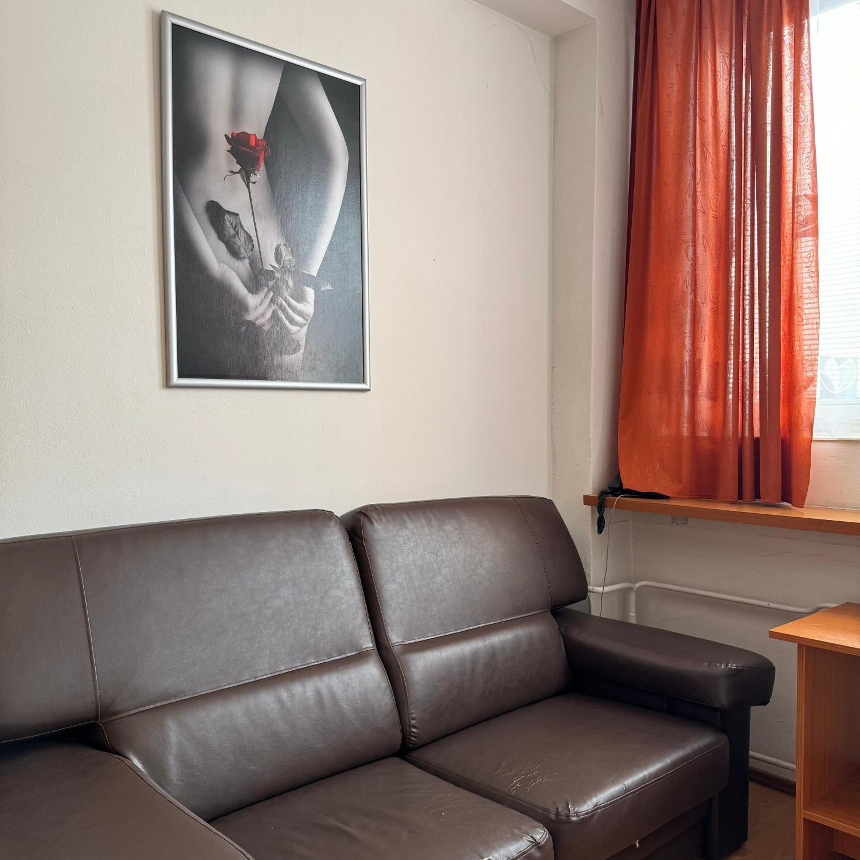 Family Room - Photo 5