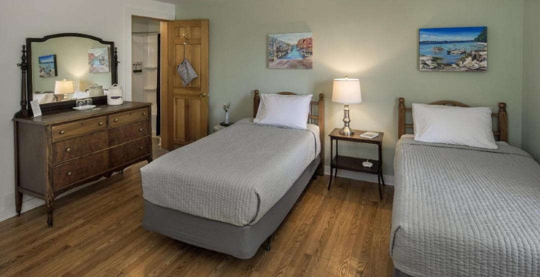 Deluxe Double or Twin Room with Partial Ocean View