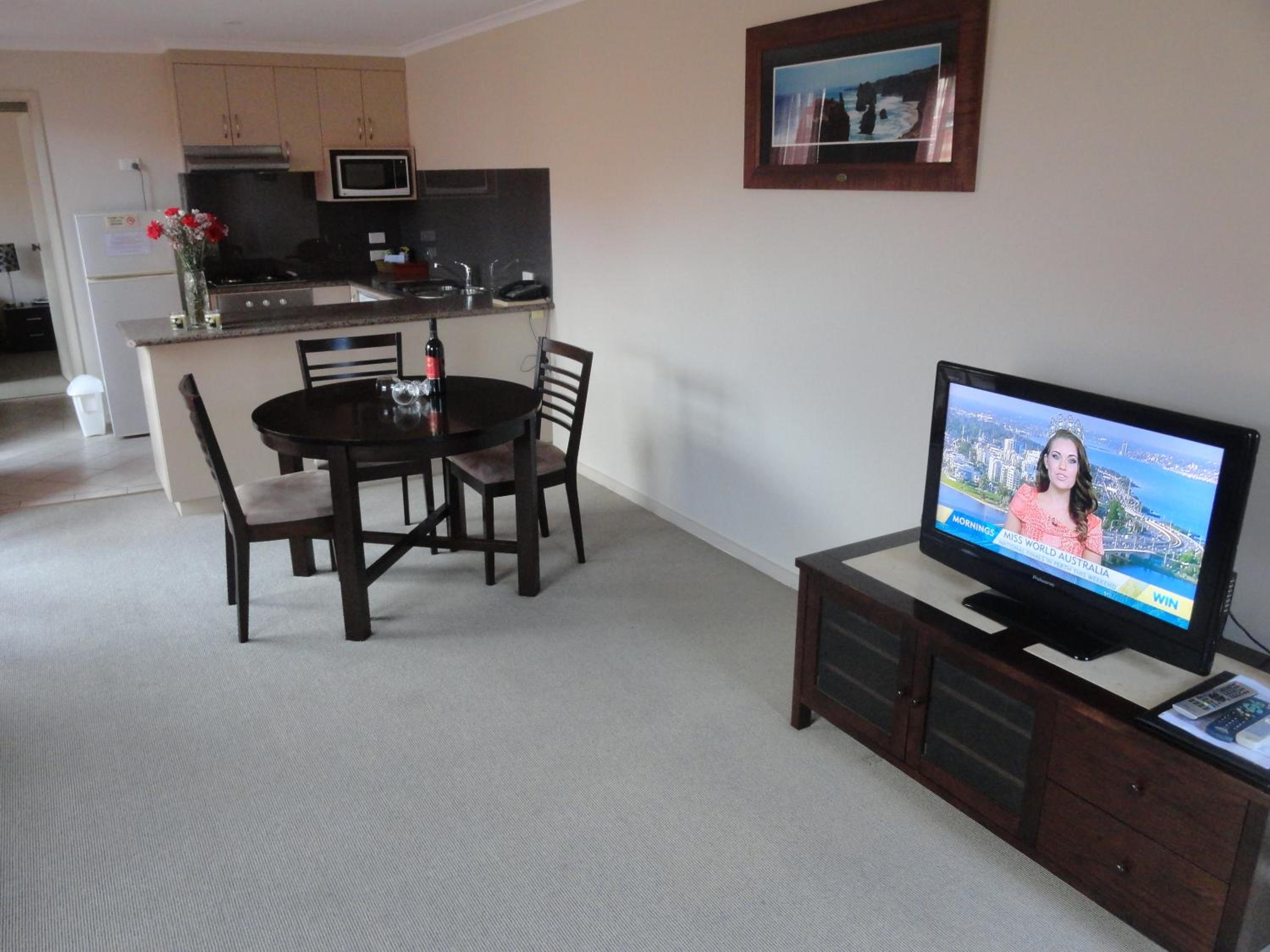 One-Bedroom Apartment - Photo 1