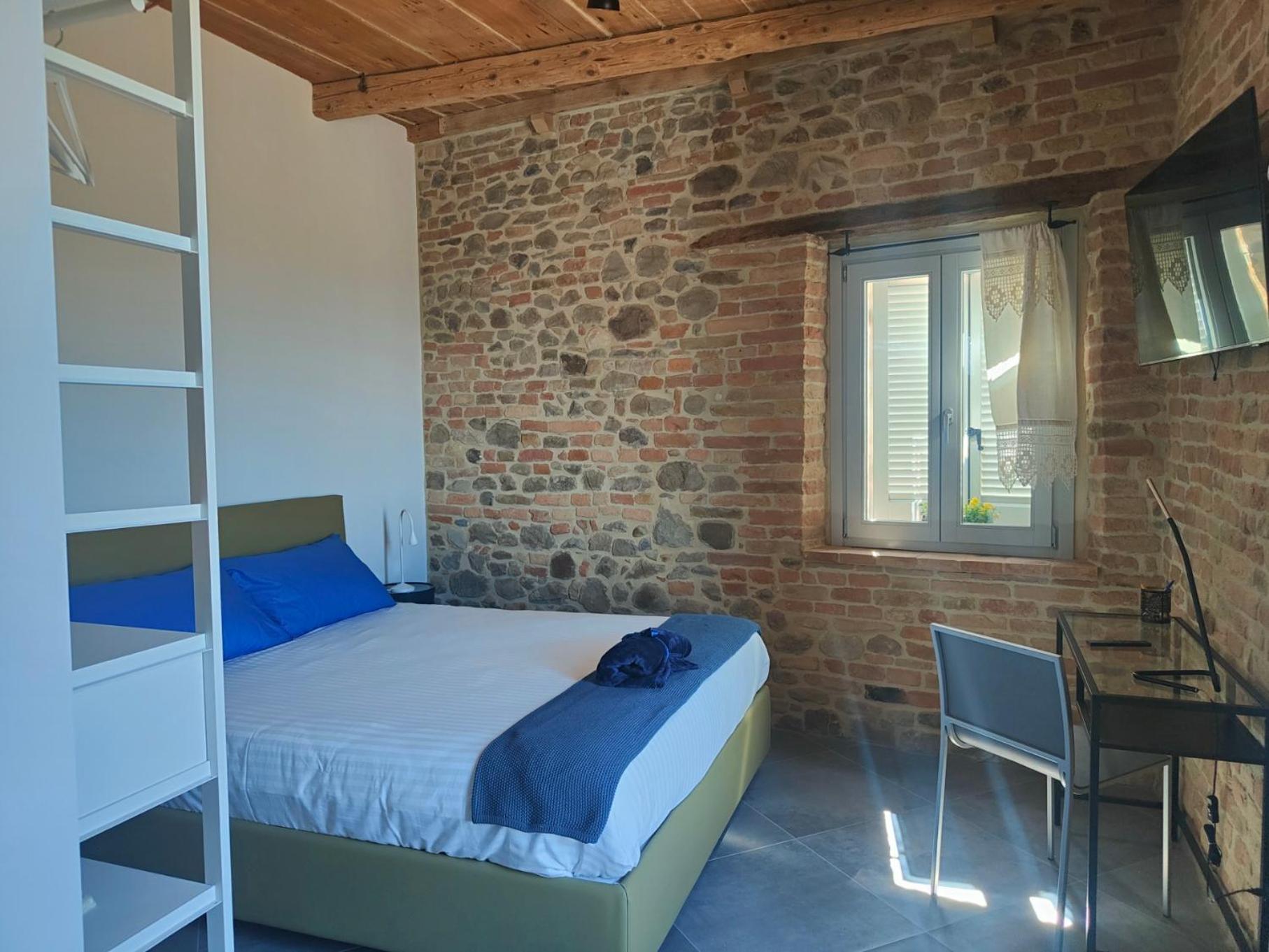 Twin Room with Private Bathroom photo 3