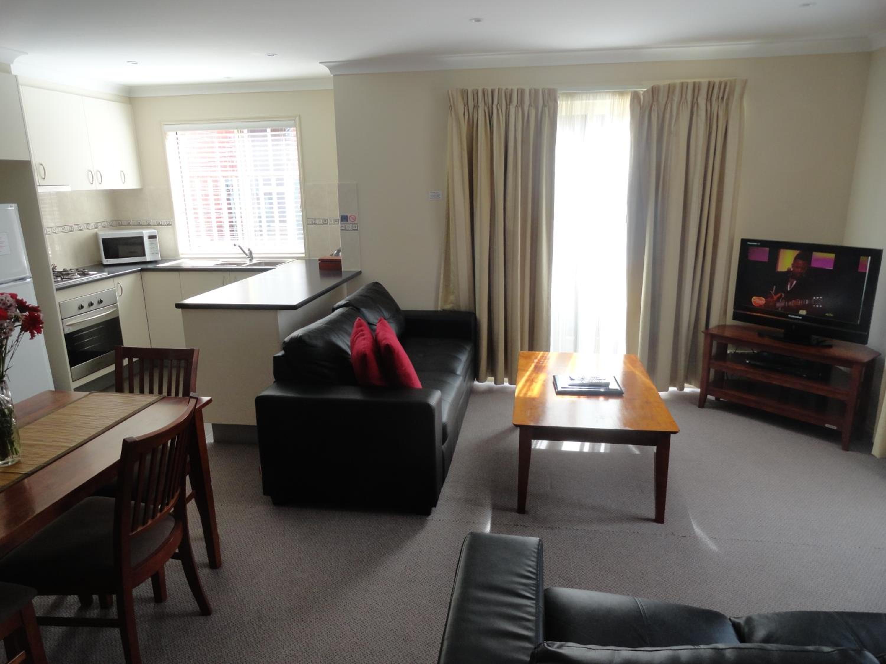 Two-Bedroom Apartment - Photo 3