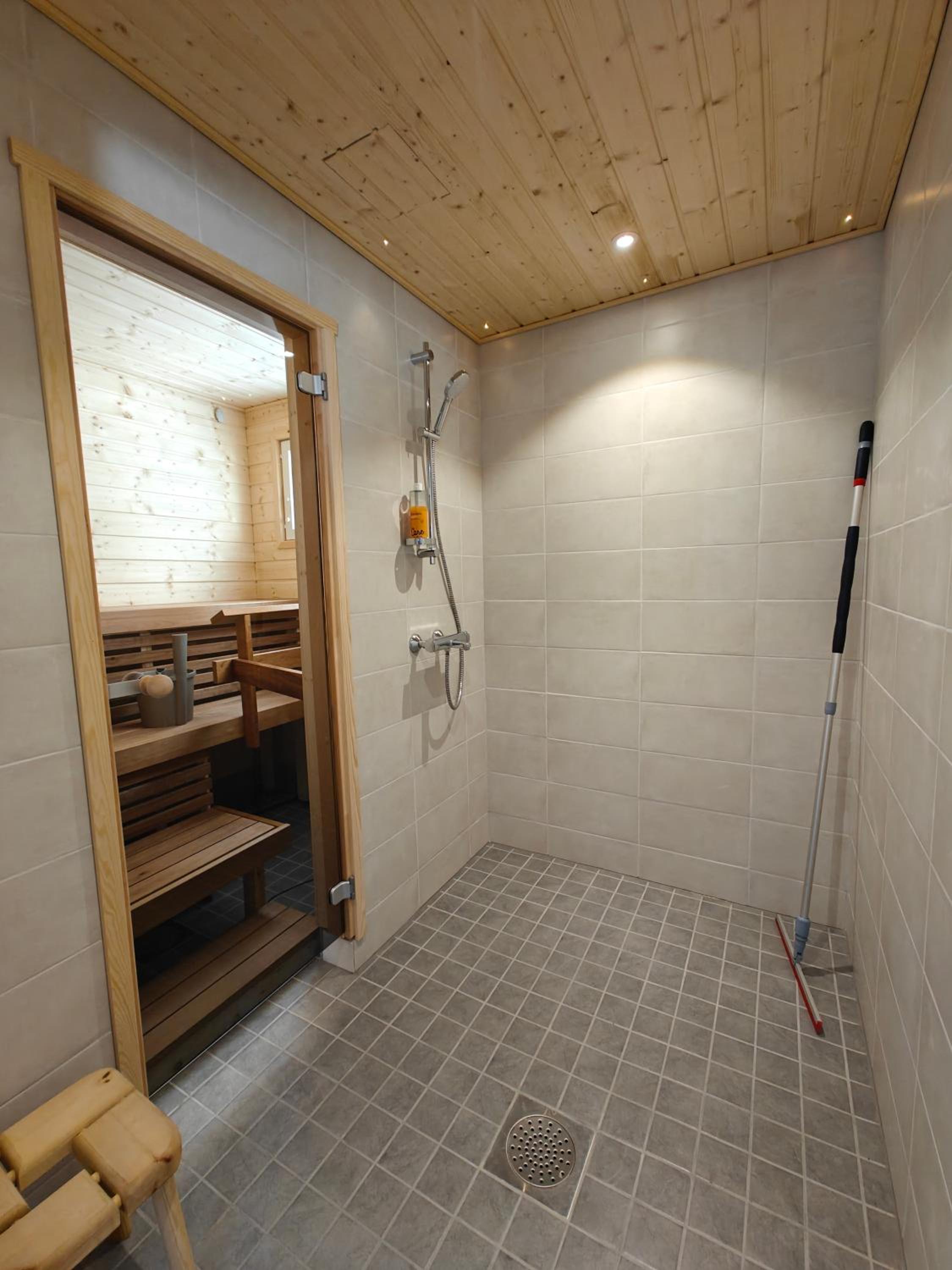 Three-Bedroom Chalet - Photo 7
