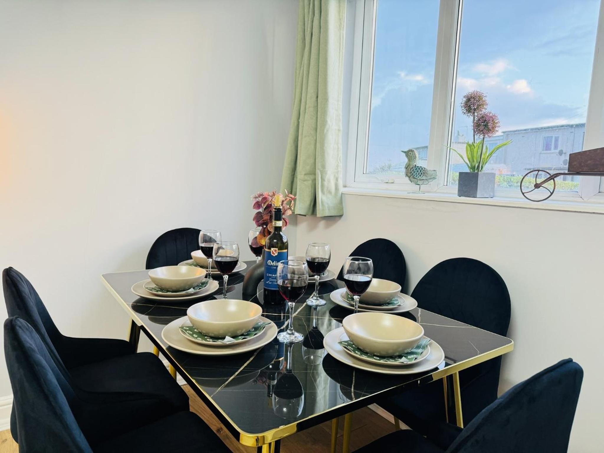 Three-Bedroom Apartment photo 2