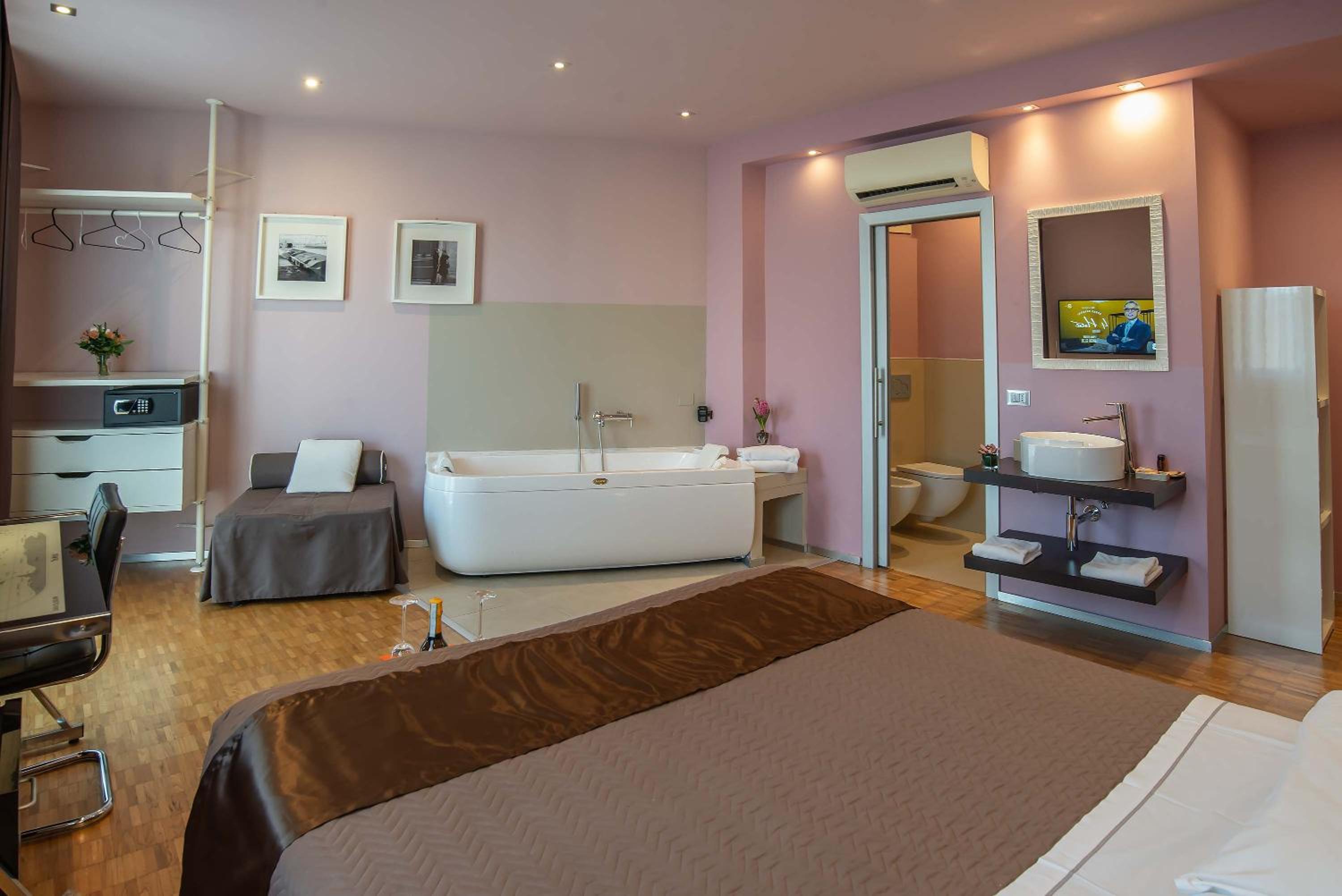 Deluxe Double or Twin Room with Spa Bath photo 1