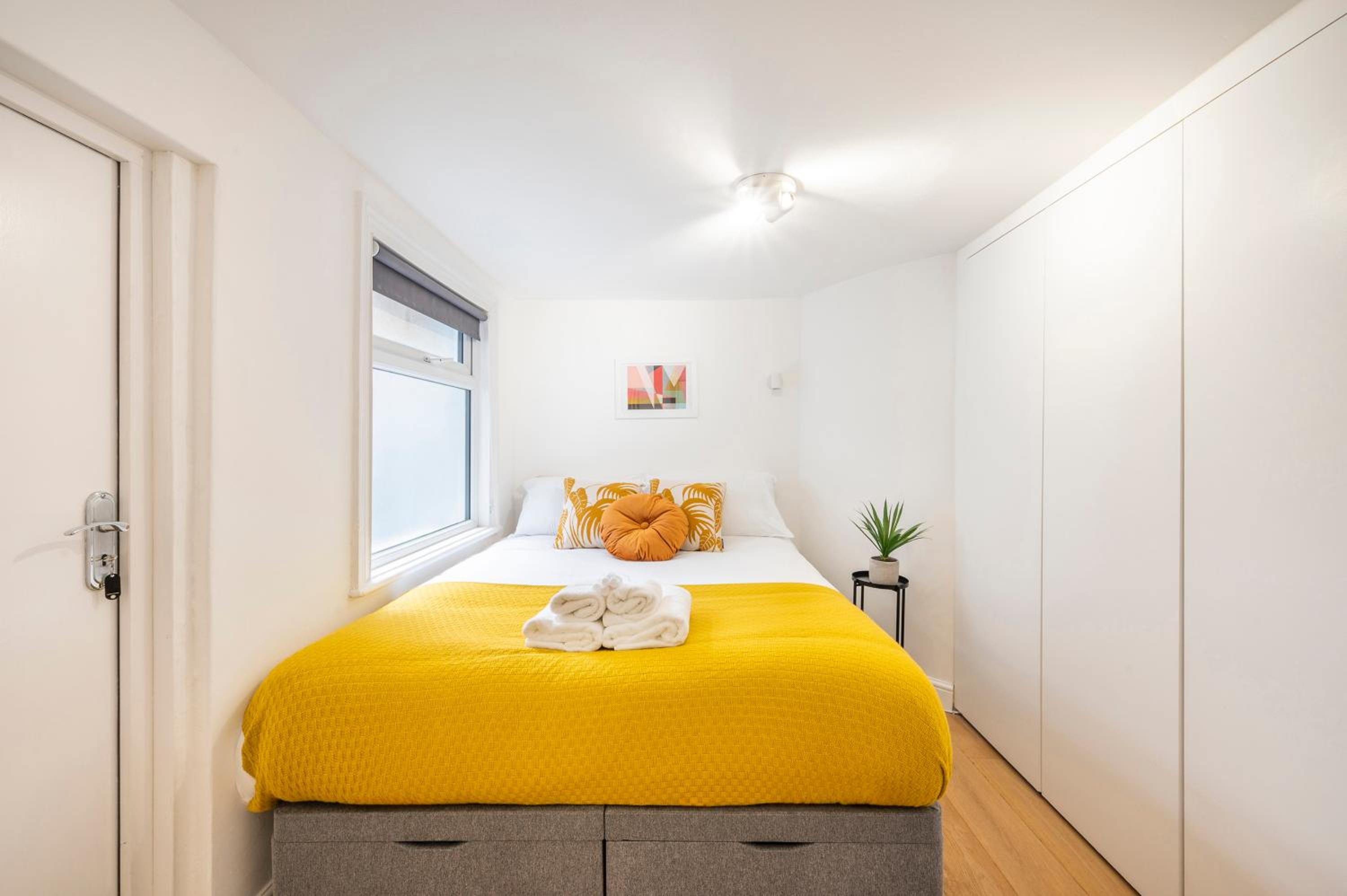 One-Bedroom Apartment photo 2