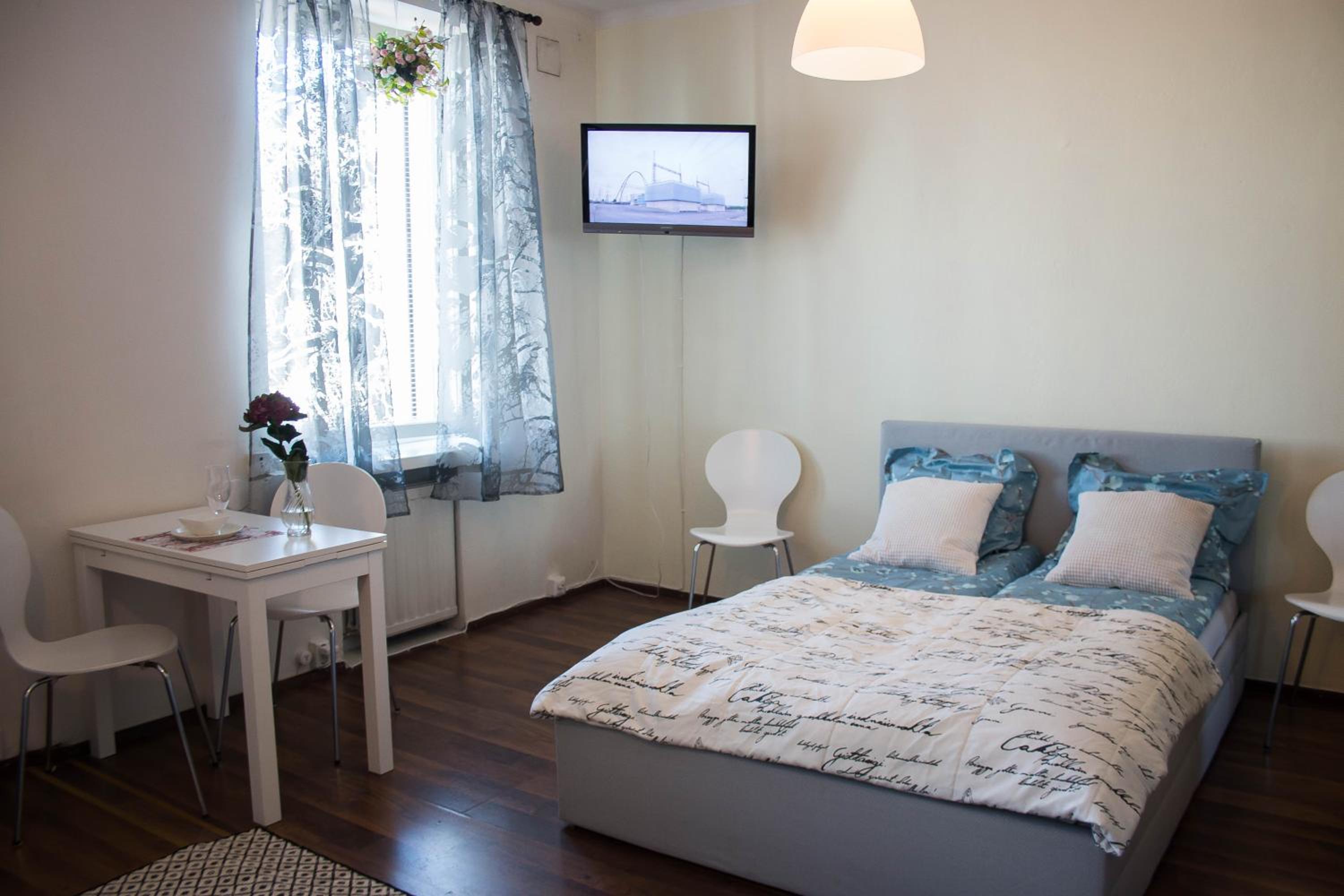 Studio Apartment - Photo 18