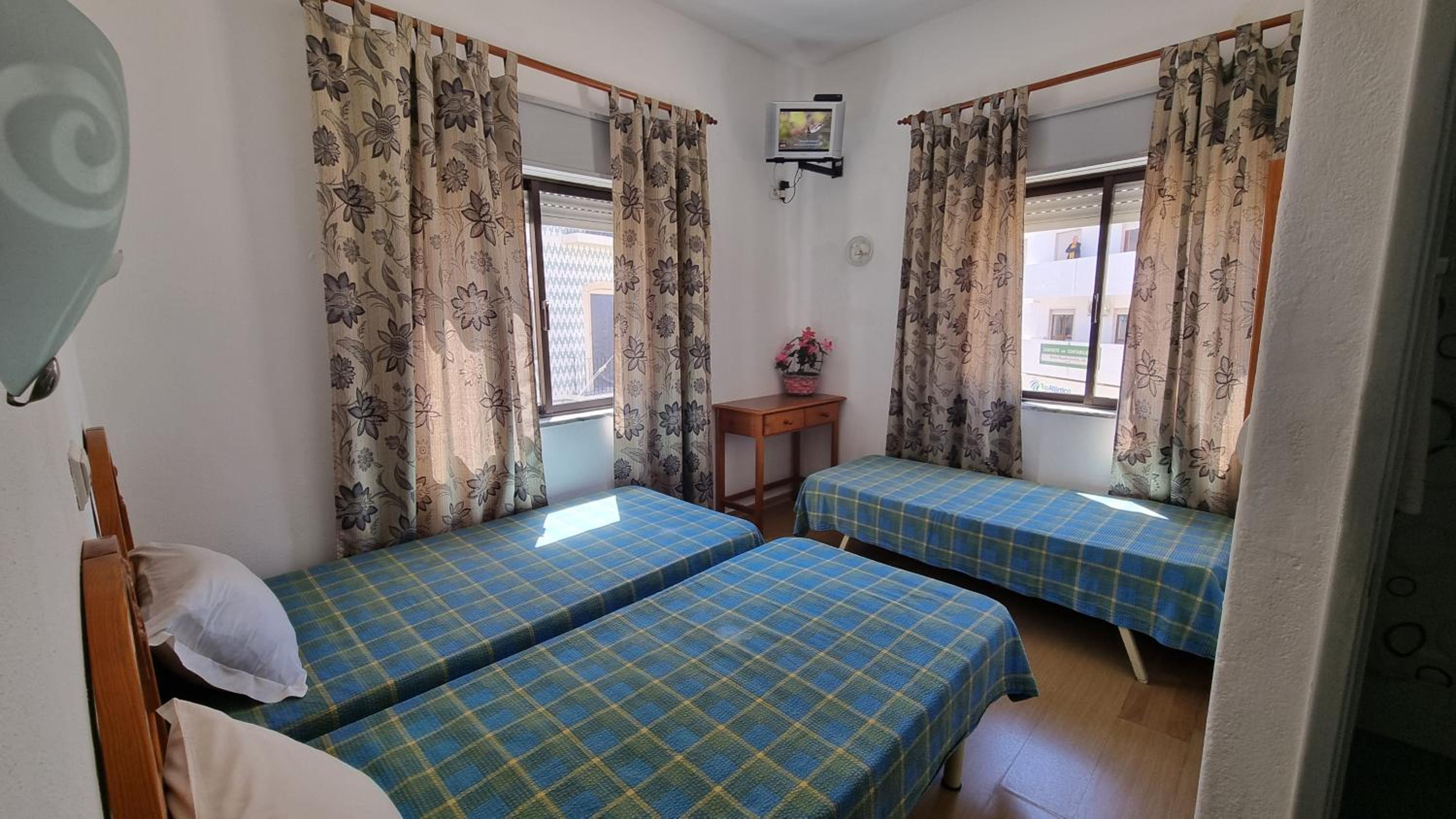 Triple Room with Bathroom - Photo 2