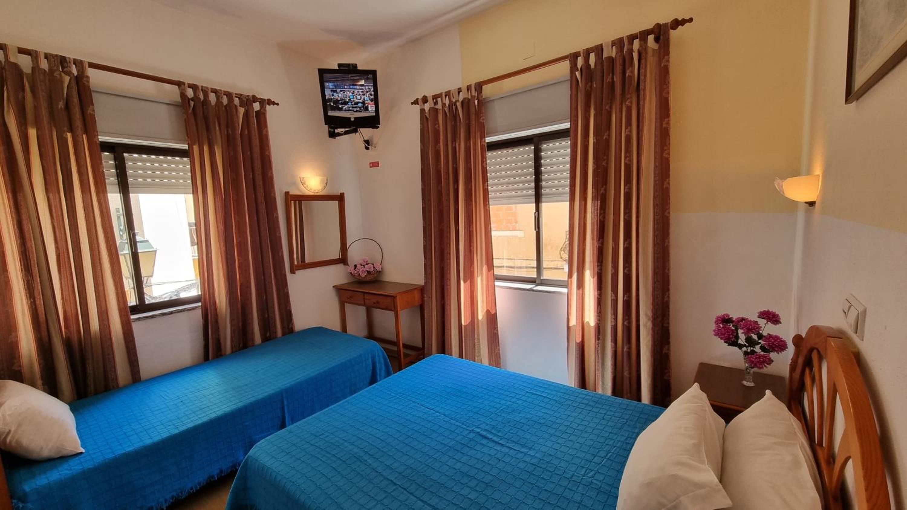 Triple Room with Bathroom - Photo 8
