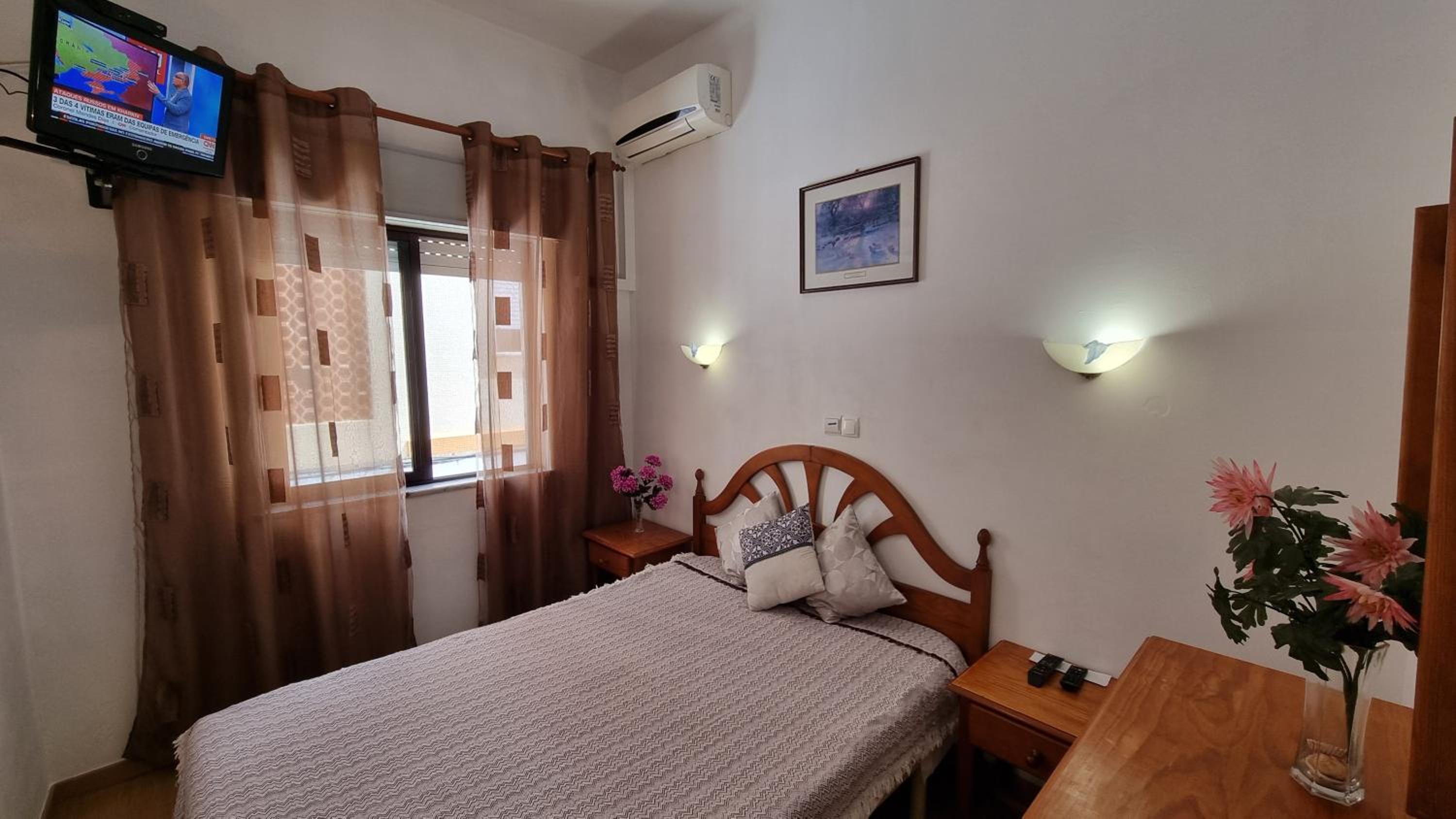 Double Room with Private Bathroom - Photo 7