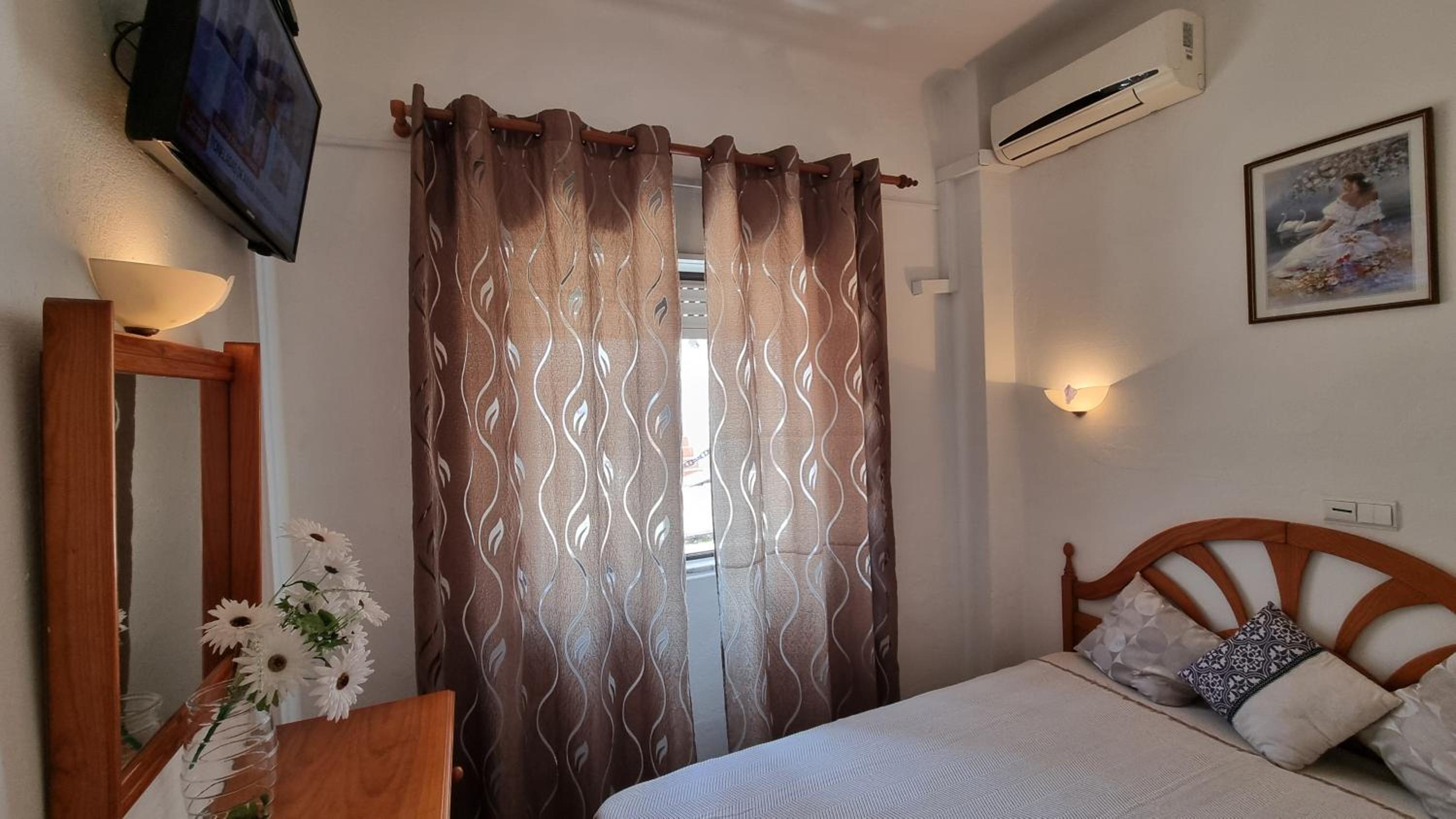 Triple Room with Bathroom - Photo 4